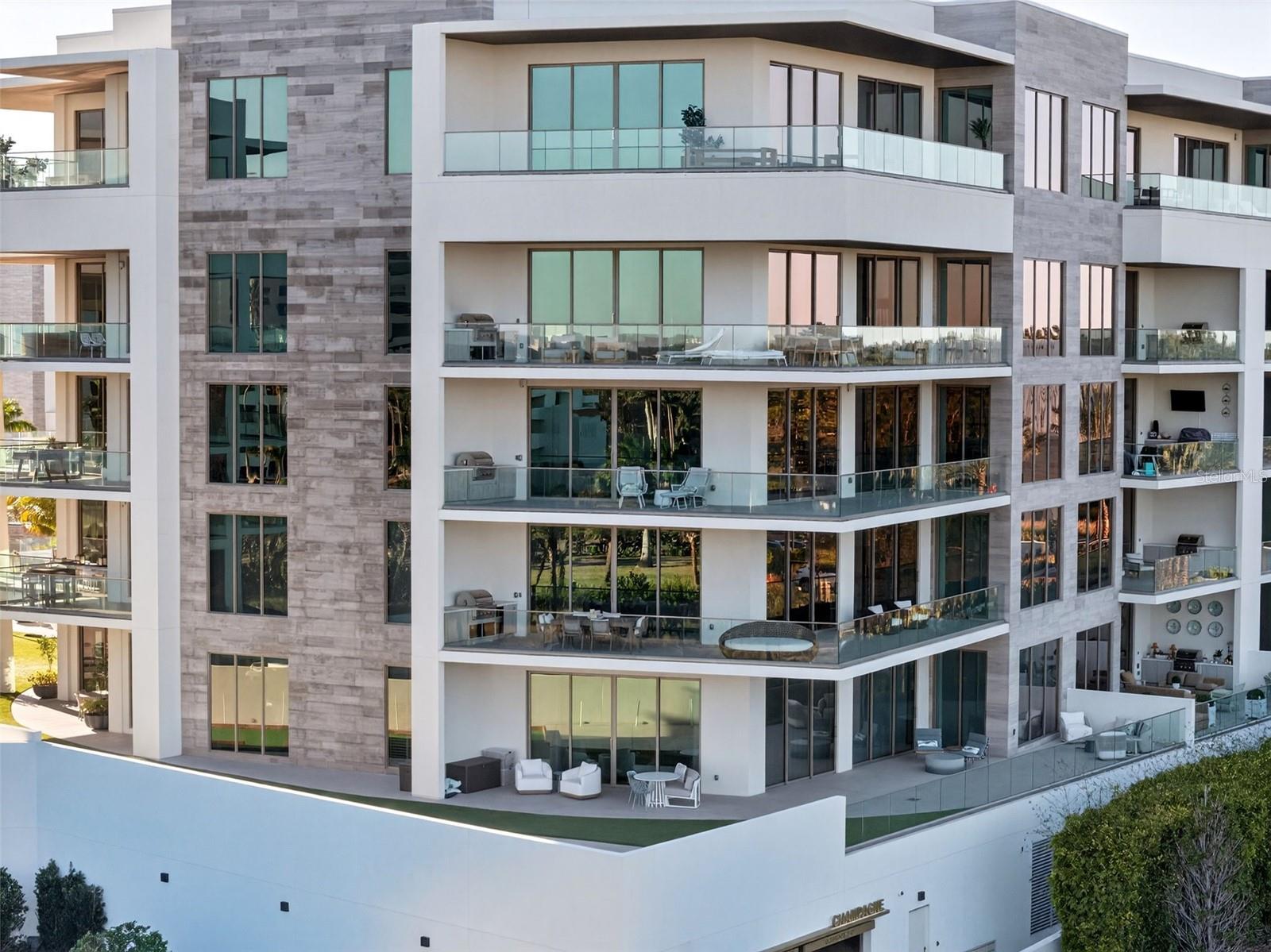 Image 48 of 88 For 1591 Gulf Of Mexico Drive 412