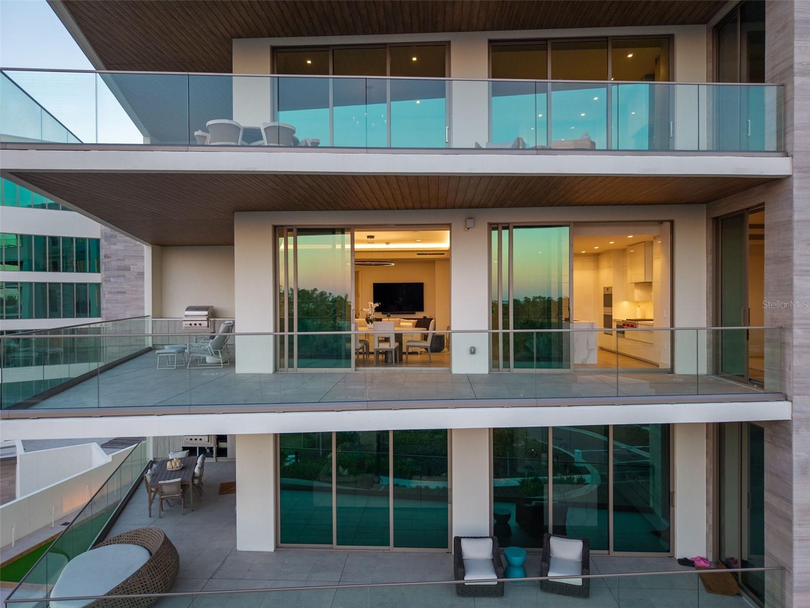 Image 49 of 88 For 1591 Gulf Of Mexico Drive 412