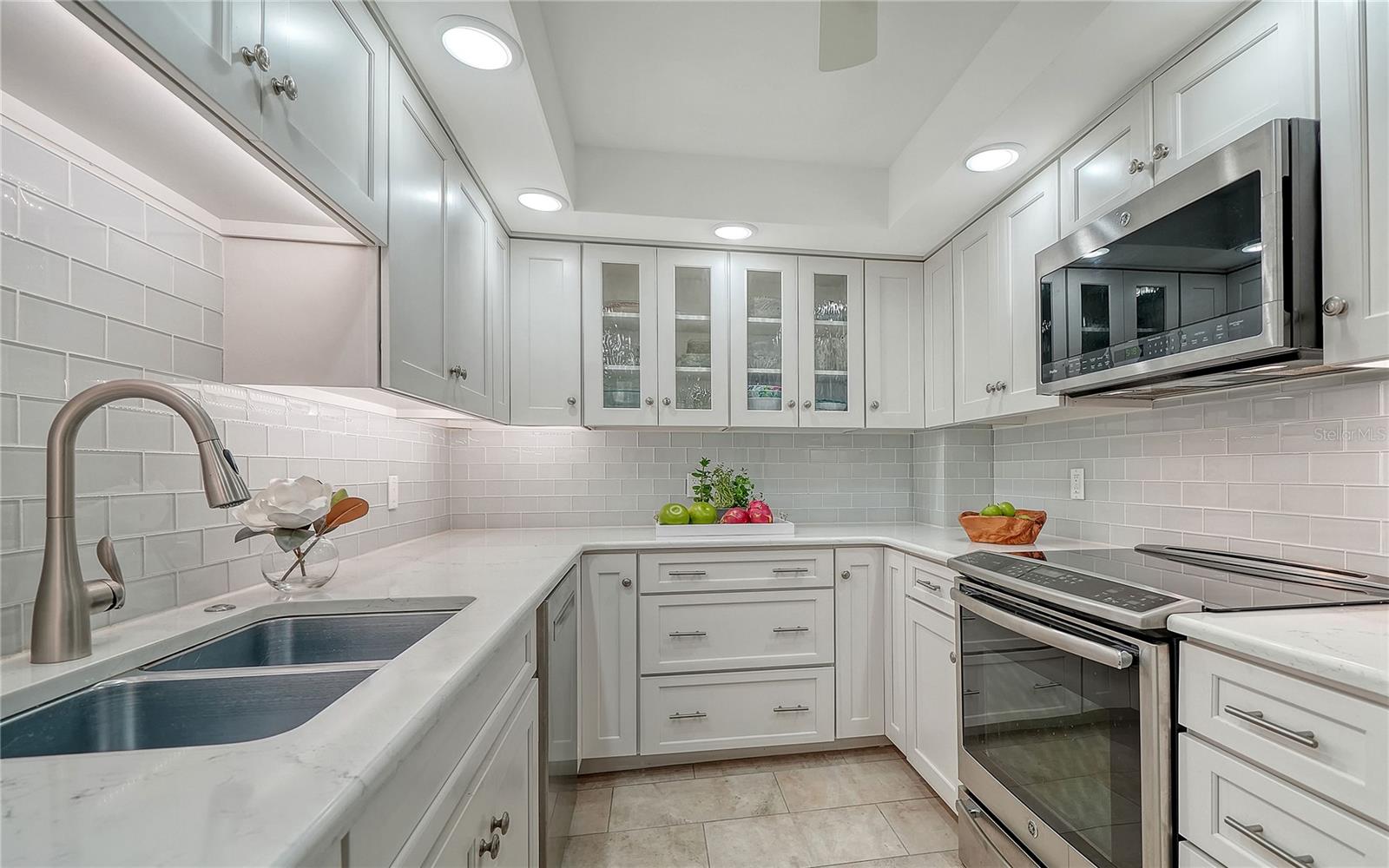 Image 17 of 50 For 1750 Benjamin Franklin Drive 9c