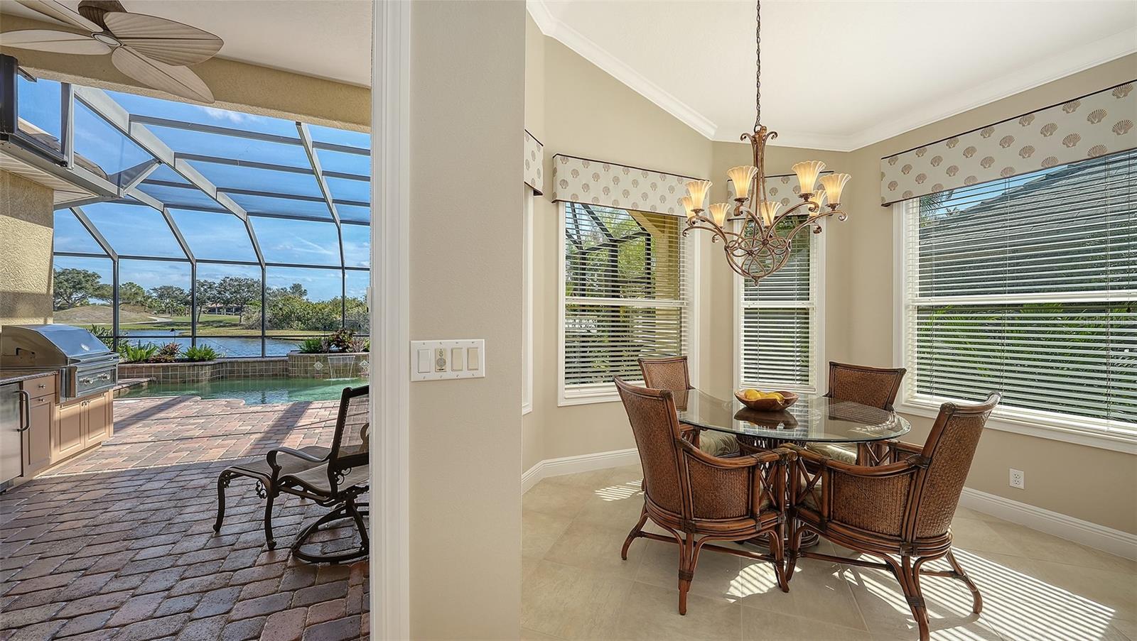 Image 22 of 62 For 7325 Lake Forest Glen