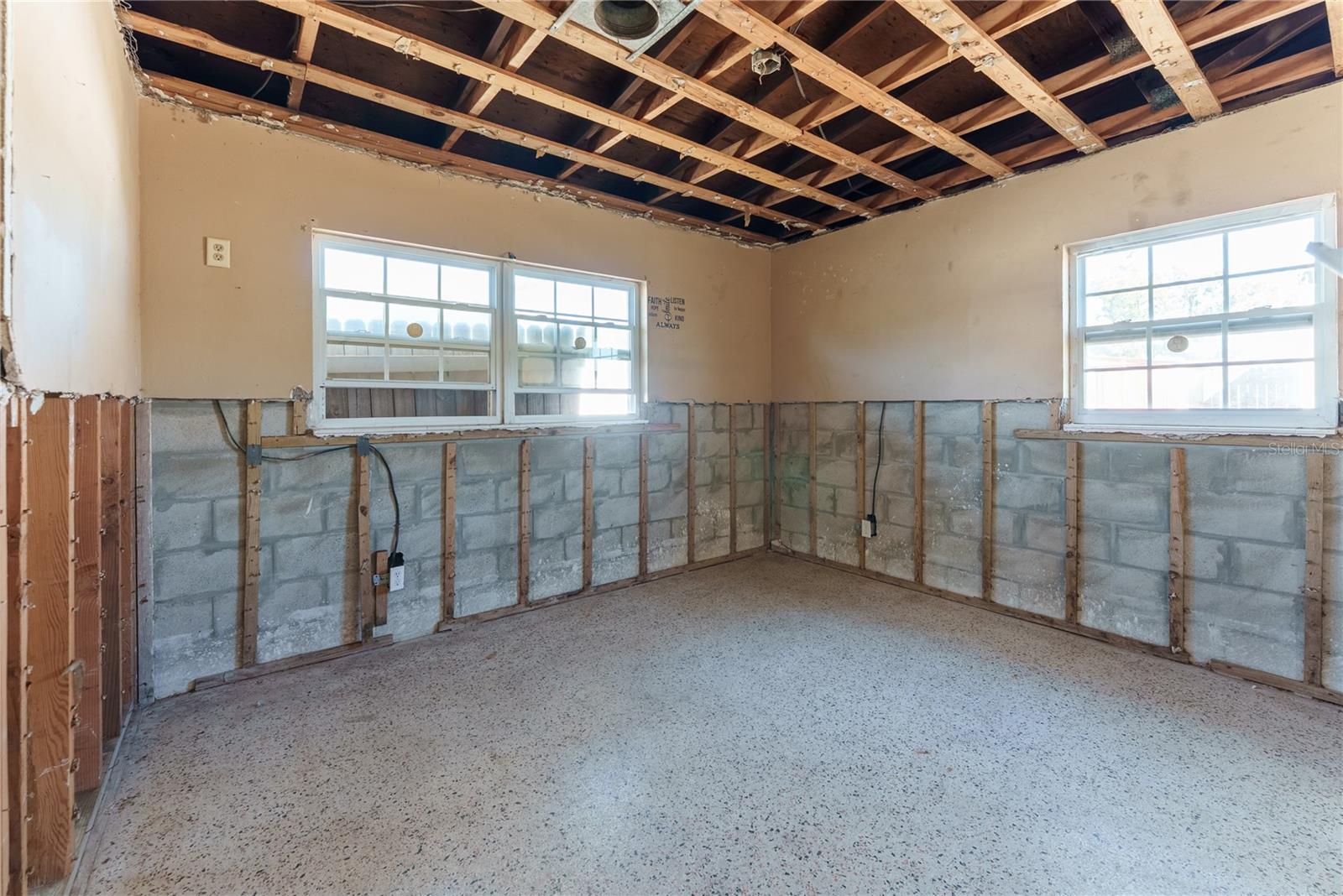 Image 20 of 24 For 3307 Miami Place