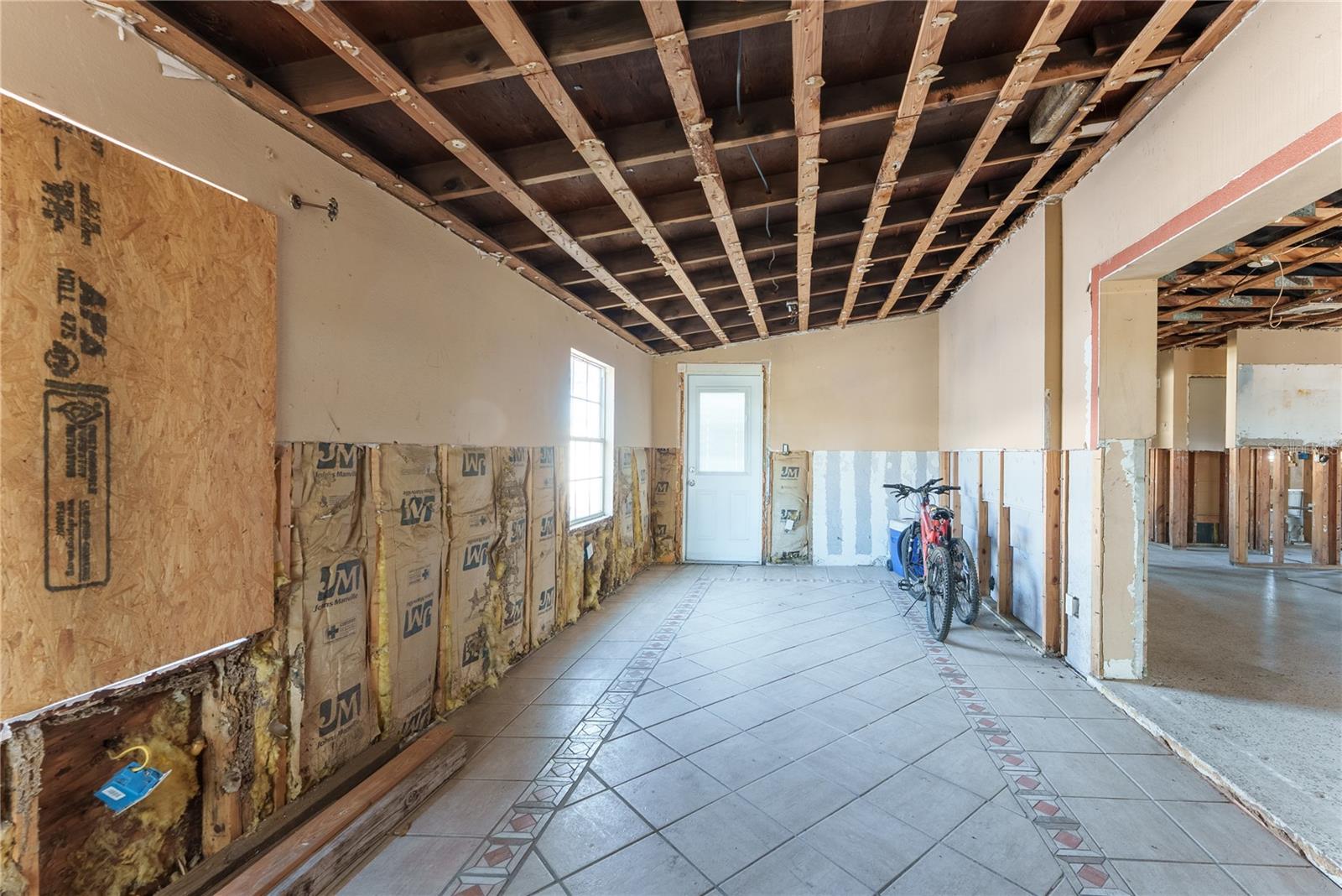 Image 8 of 24 For 3307 Miami Place