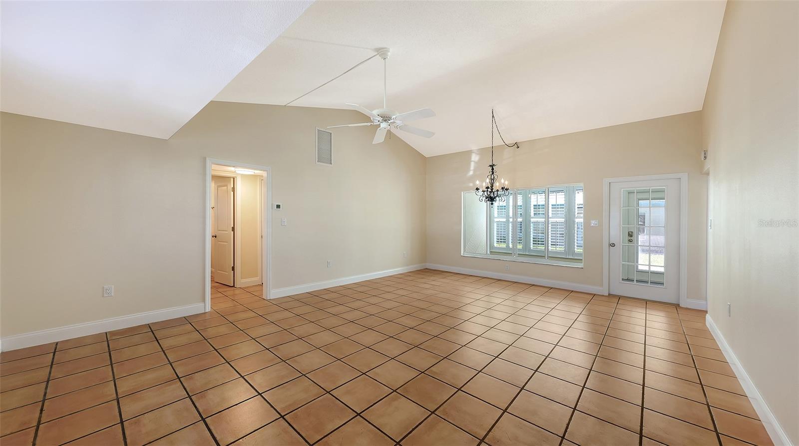 Image 10 of 33 For 5860 Midnight Pass Road 40