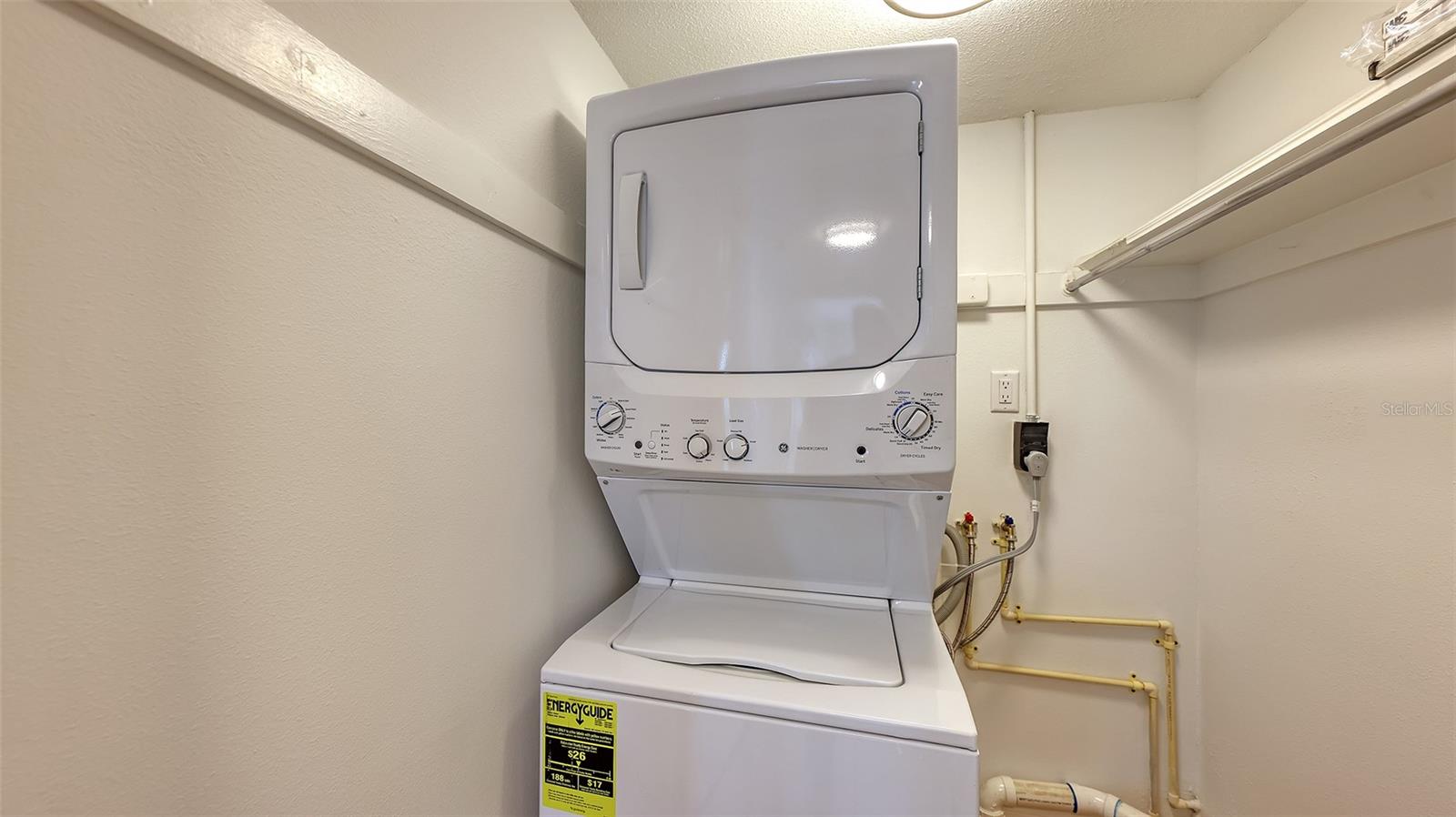 Image 17 of 33 For 5860 Midnight Pass Road 40