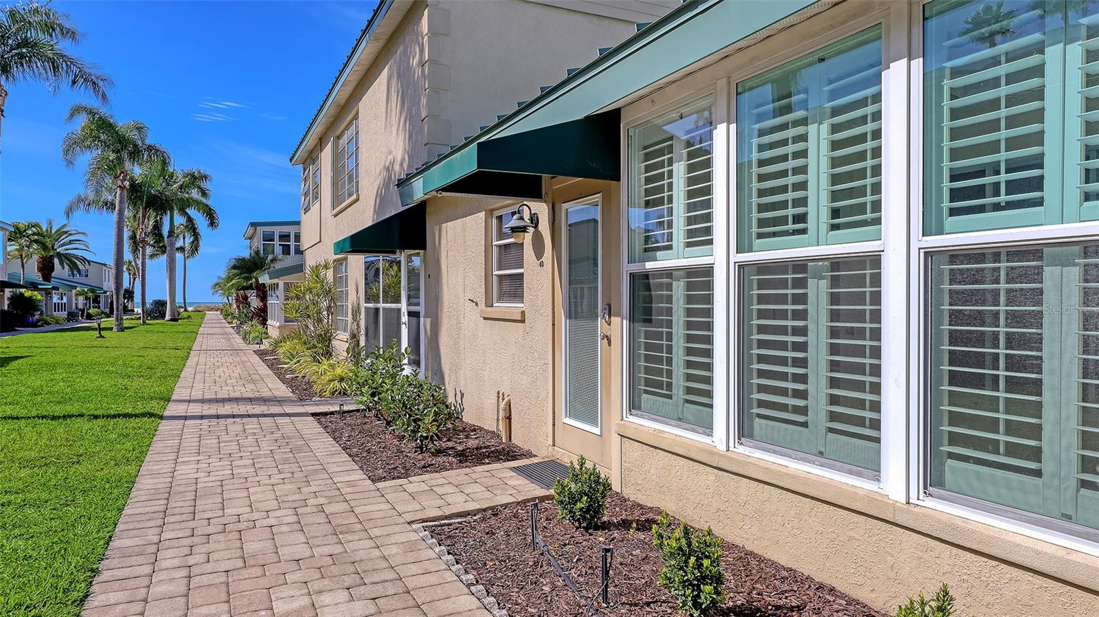 Image 2 of 33 For 5860 Midnight Pass Road 40