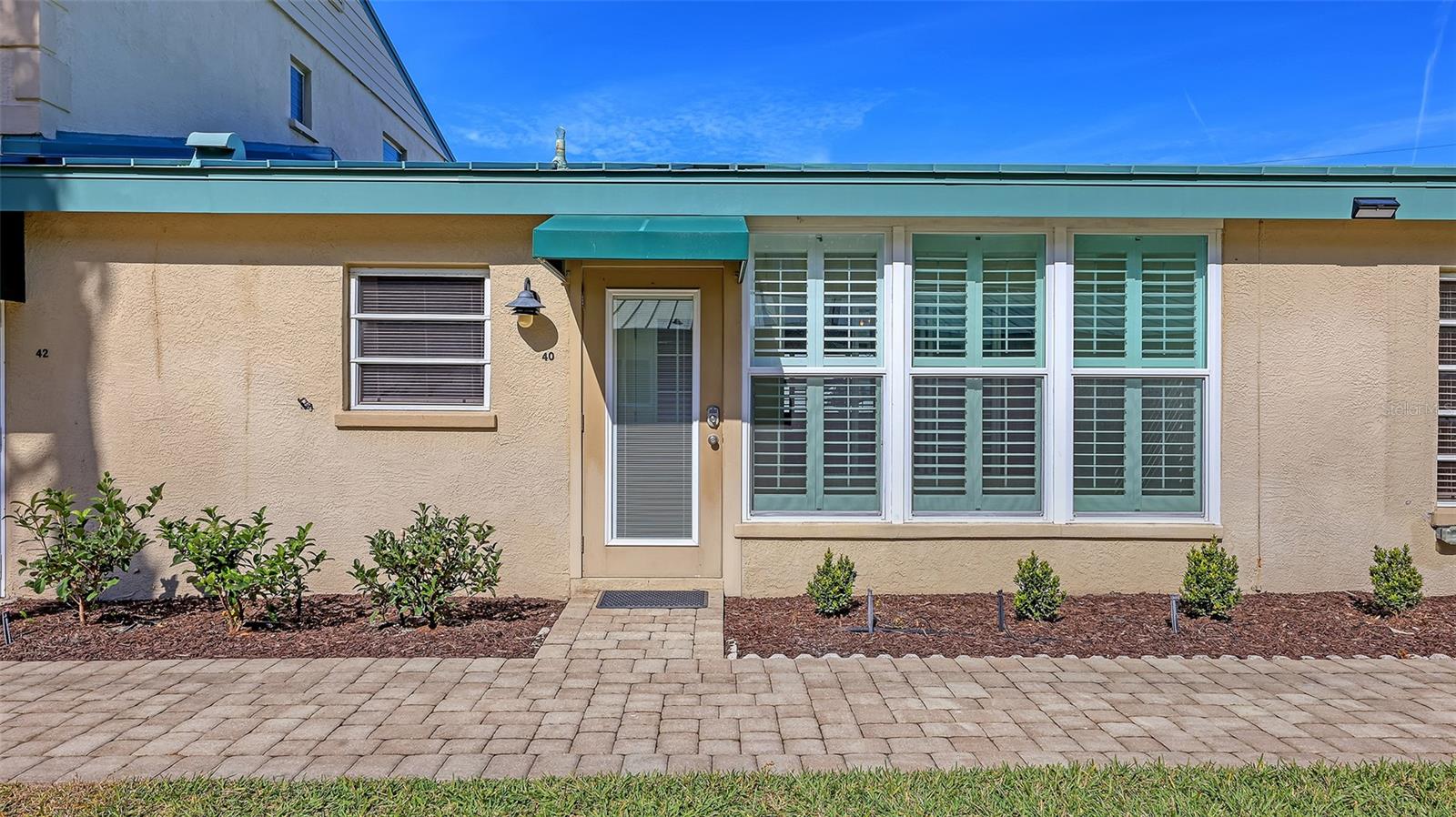 Image 21 of 33 For 5860 Midnight Pass Road 40