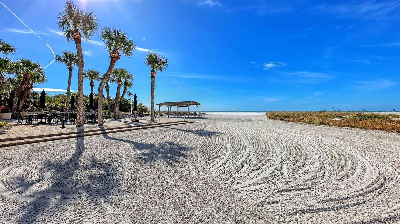 Image 24 of 33 For 5860 Midnight Pass Road 40