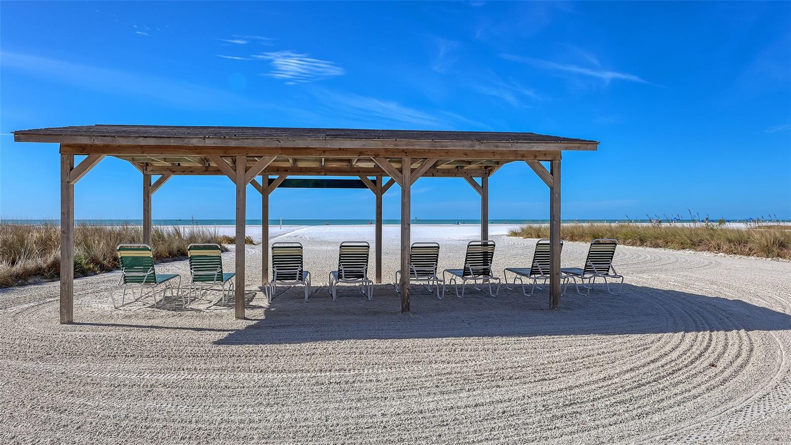 Image 25 of 33 For 5860 Midnight Pass Road 40