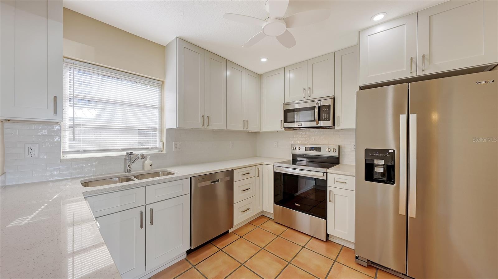 Image 4 of 33 For 5860 Midnight Pass Road 40