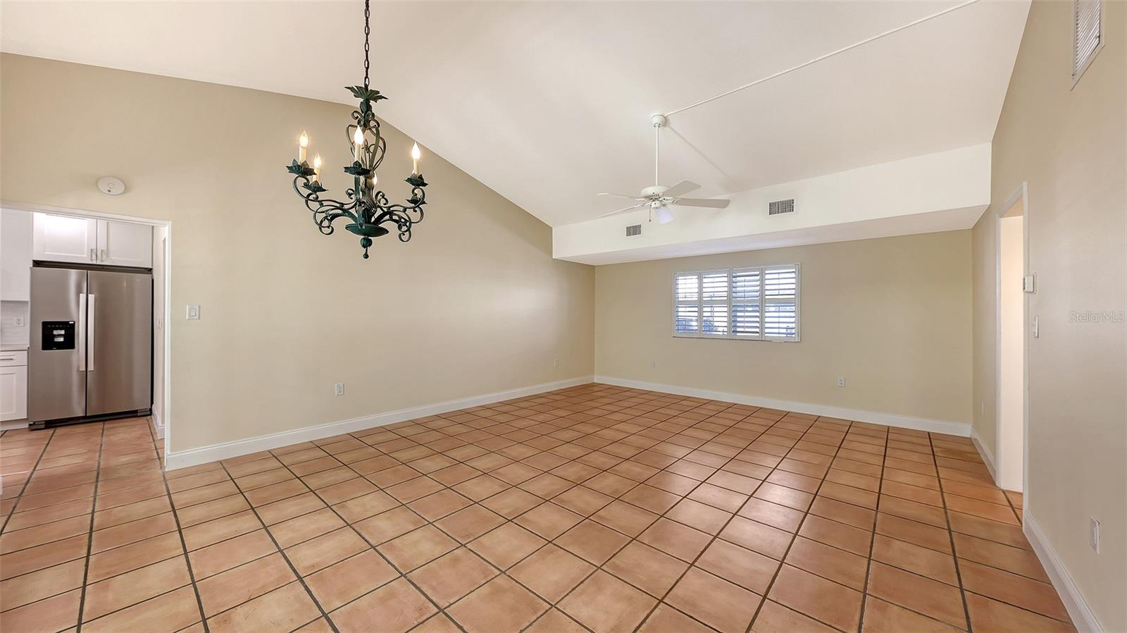 Image 8 of 33 For 5860 Midnight Pass Road 40