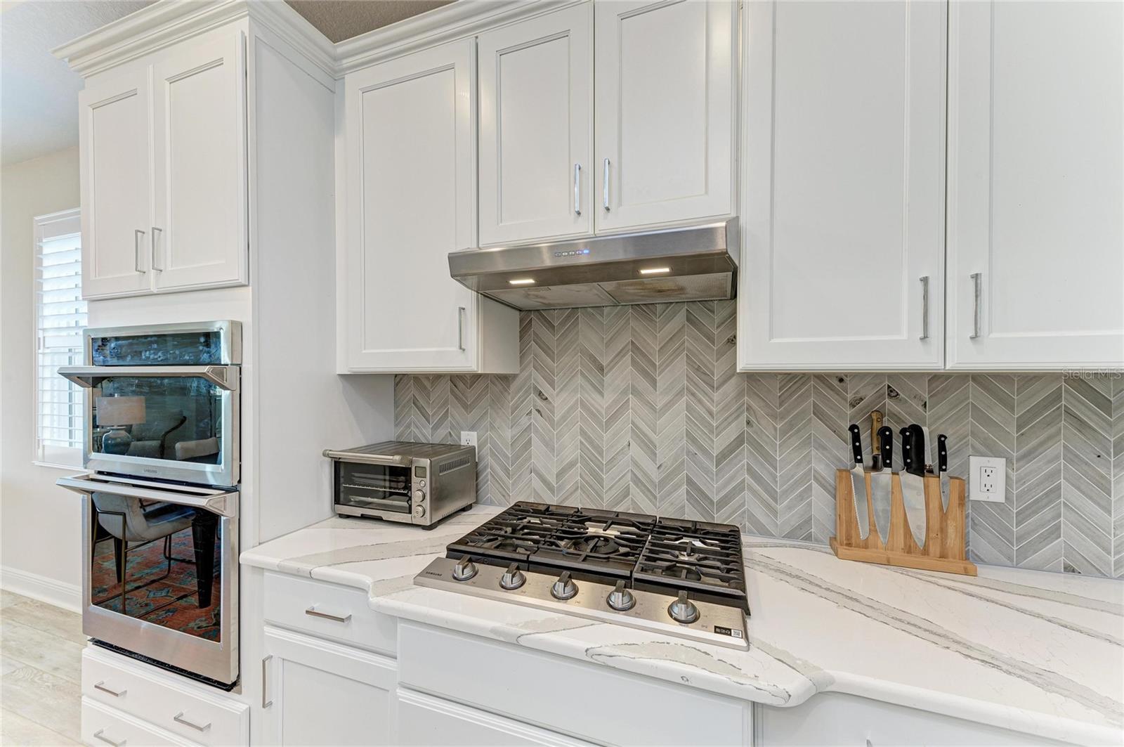 Image 6 of 42 For 164 Van Gogh Cove