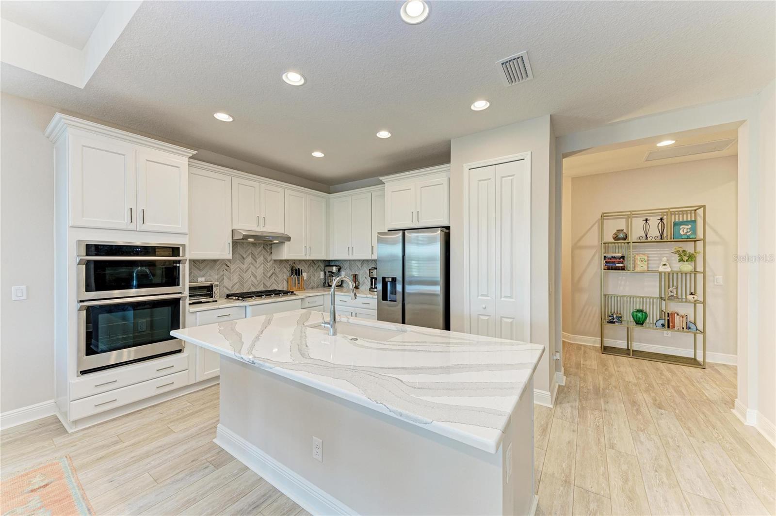 Image 9 of 42 For 164 Van Gogh Cove