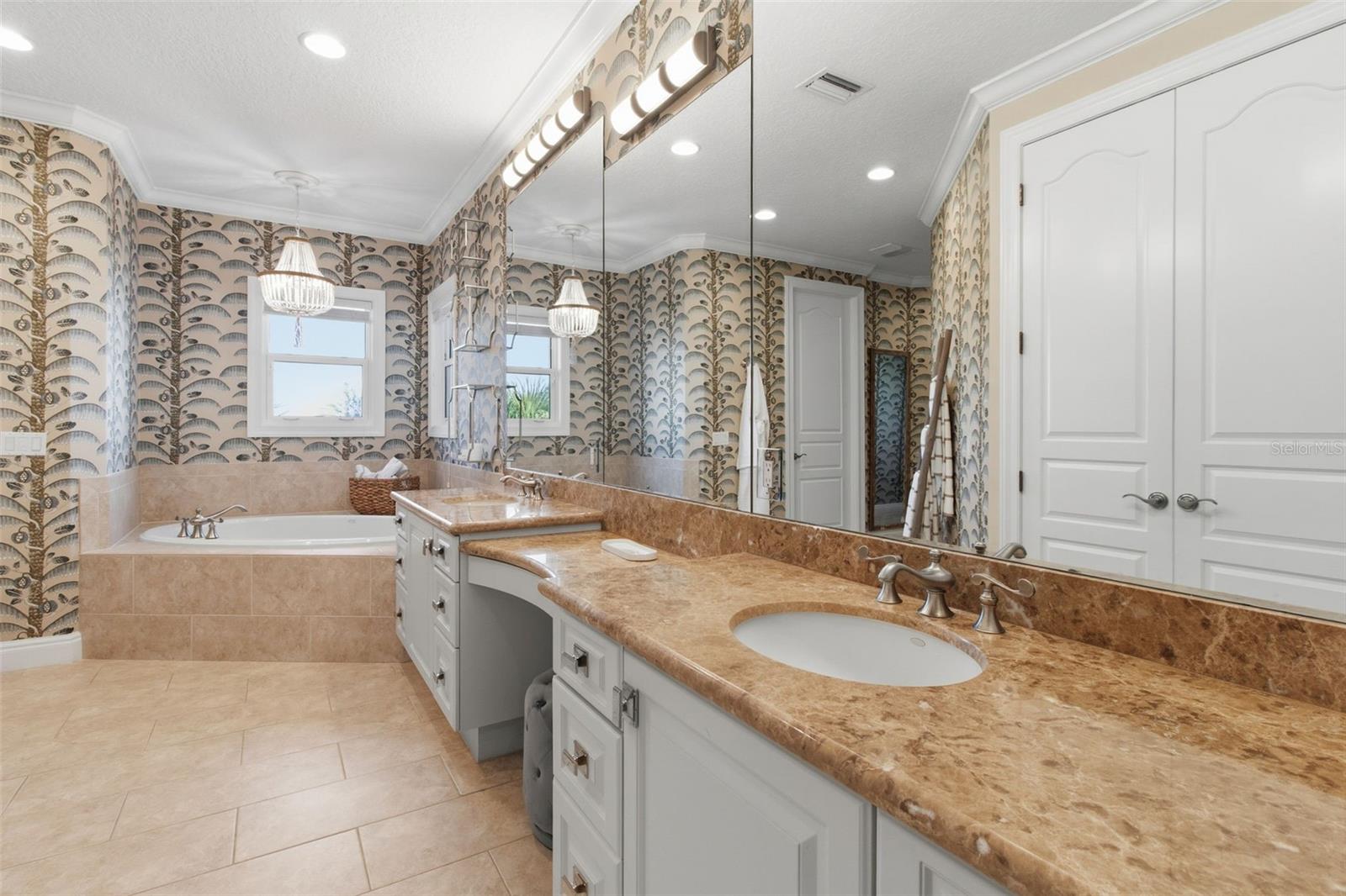 Image 35 of 60 For 144 Casey Key Road