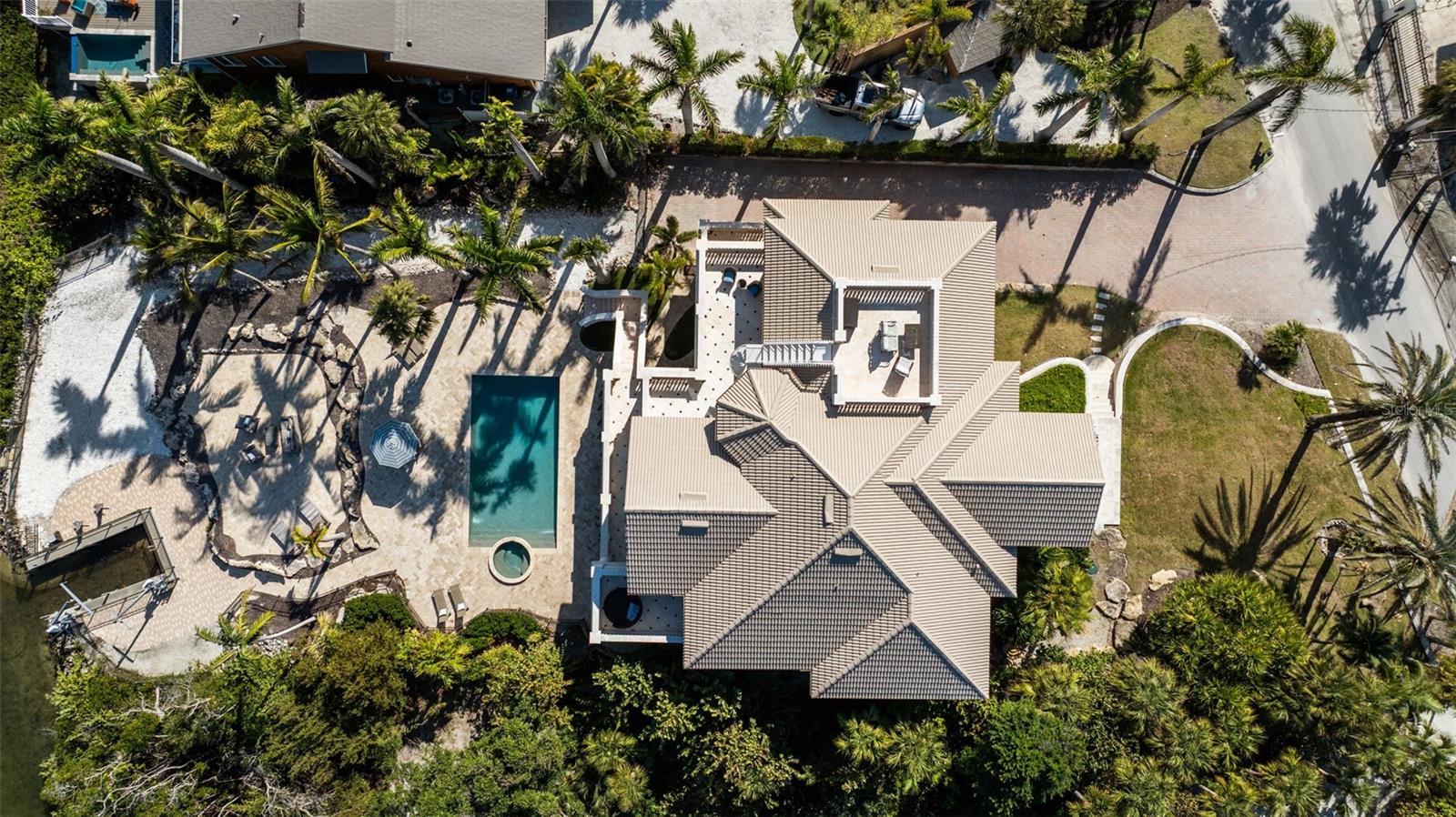 Image 7 of 60 For 144 Casey Key Road