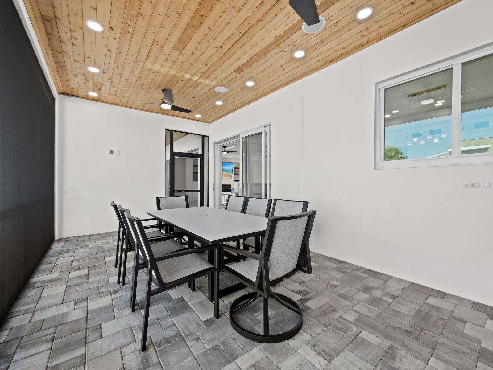 Image 21 of 55 For 635 Jungle Queen Way