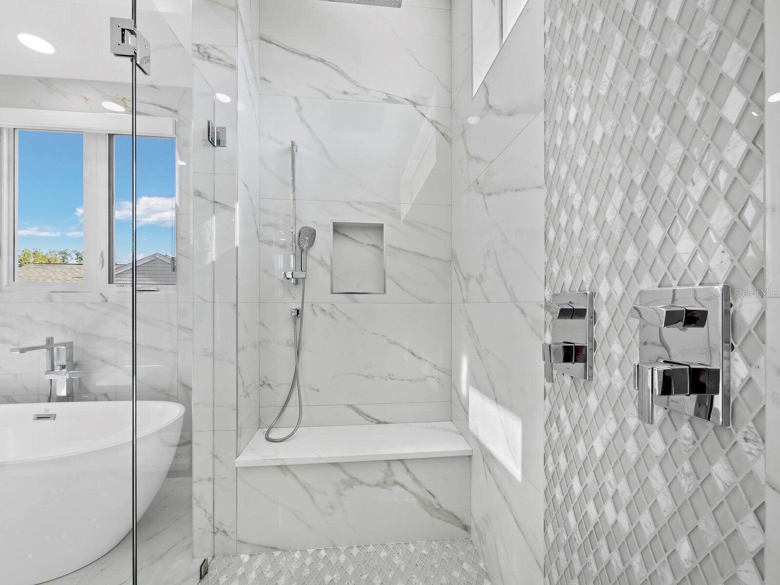 Image 27 of 55 For 635 Jungle Queen Way