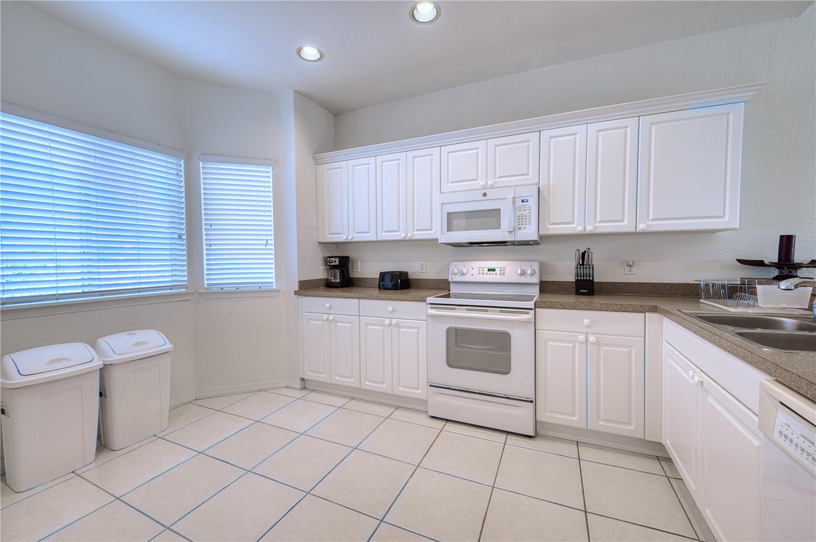 Image 17 of 52 For 3980 Mediterranea Circle 522