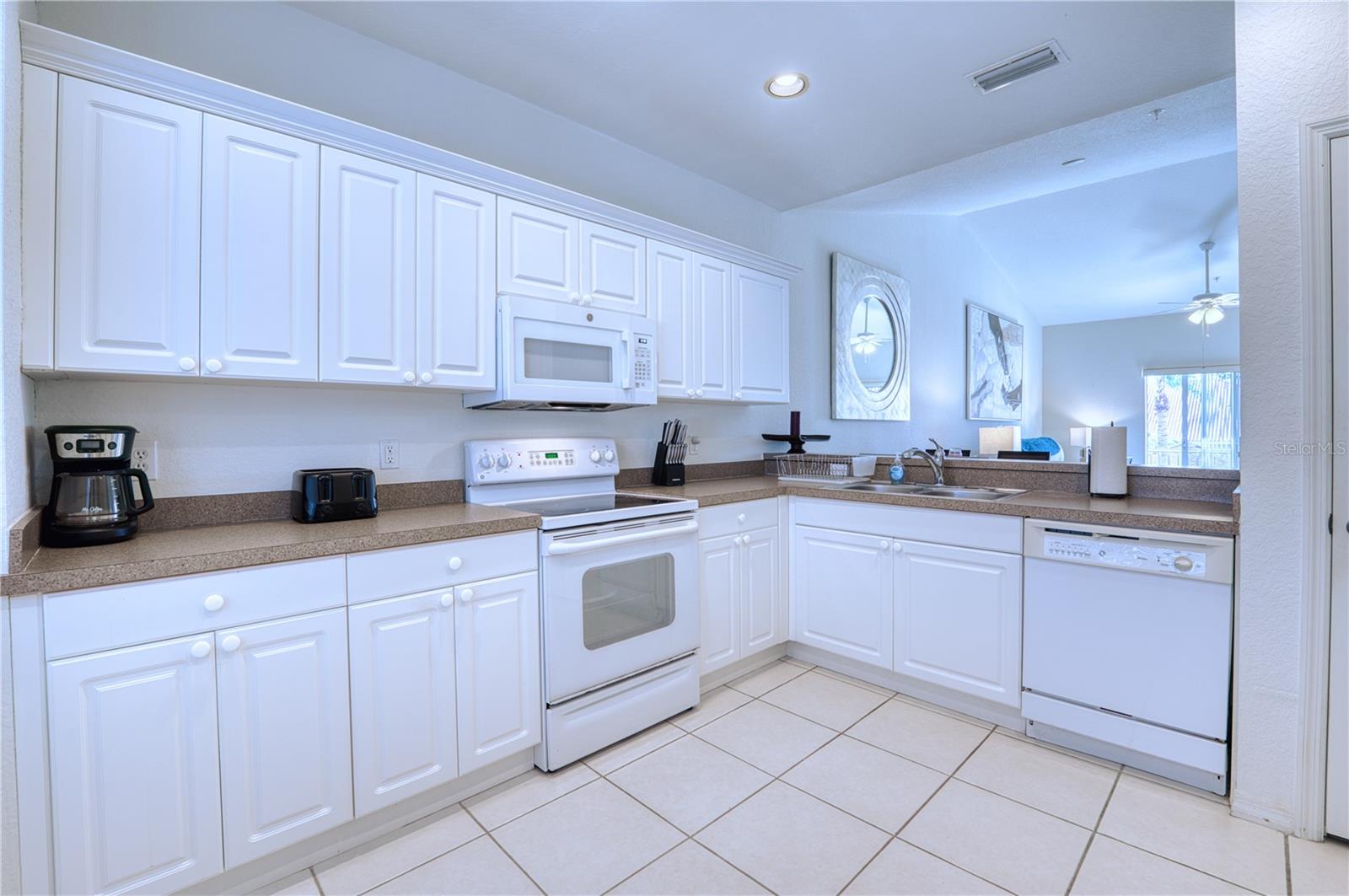 Image 19 of 52 For 3980 Mediterranea Circle 522