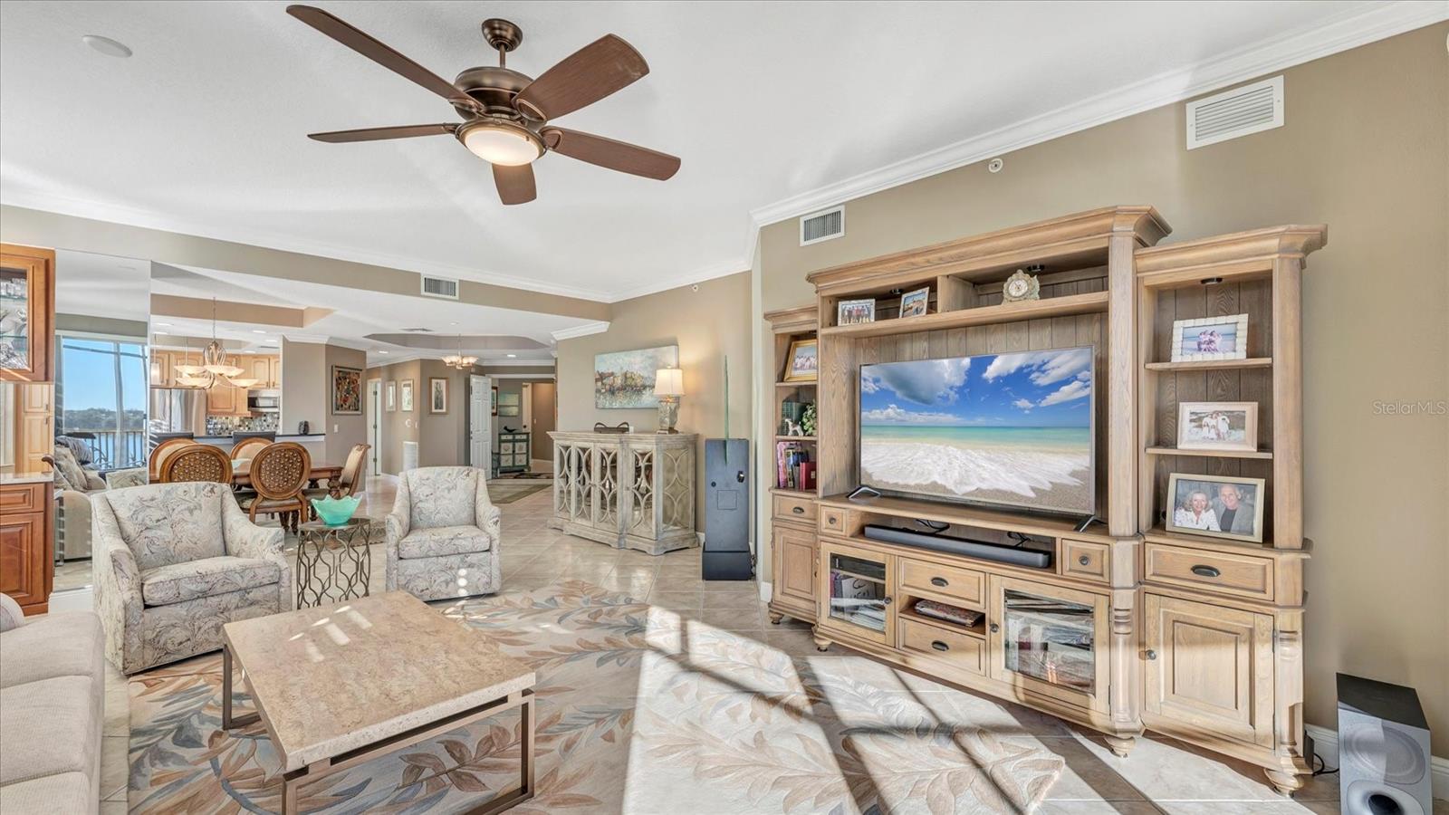 Image 14 of 74 For 6414 Watercrest Way 302