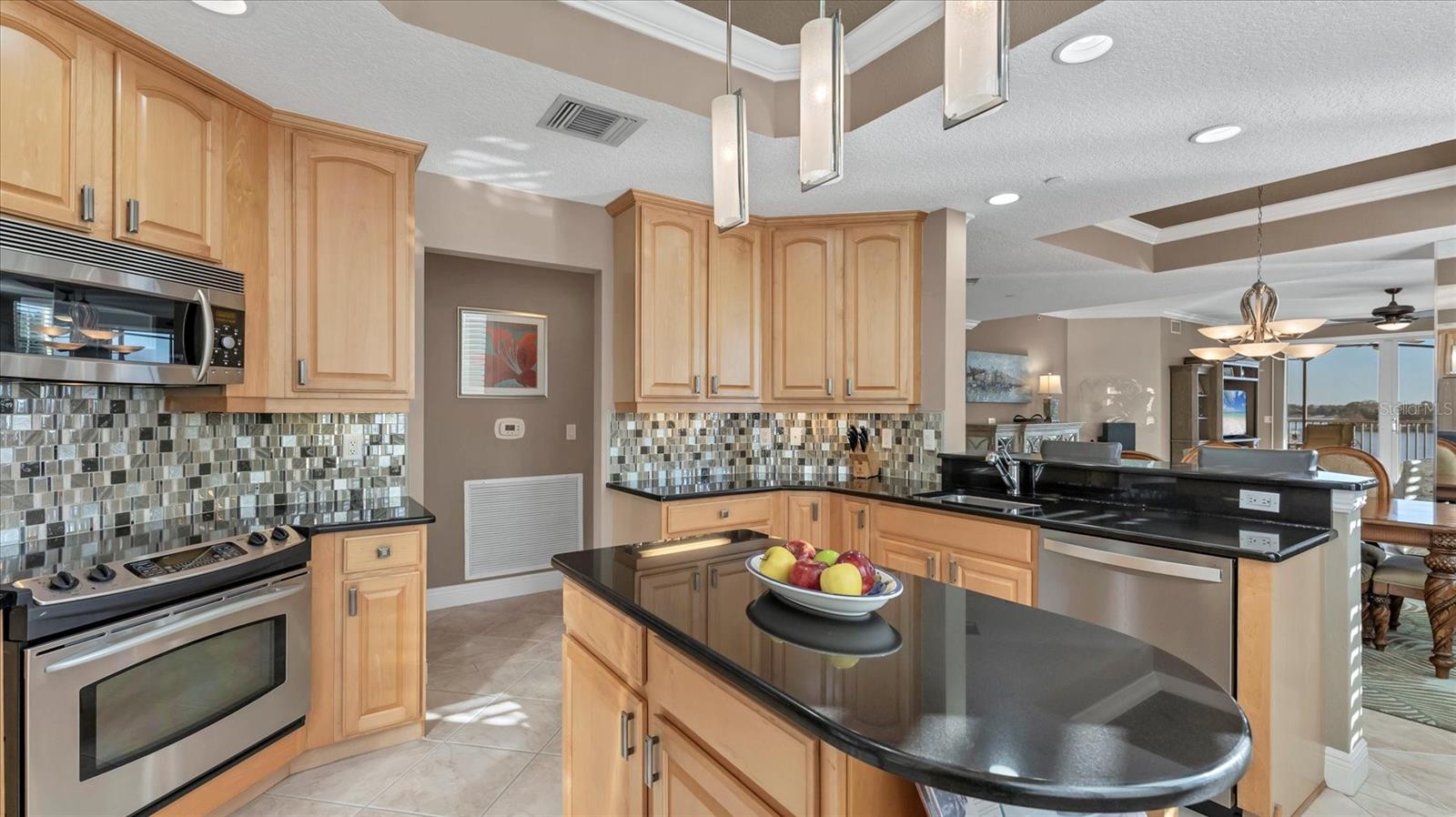 Image 23 of 74 For 6414 Watercrest Way 302