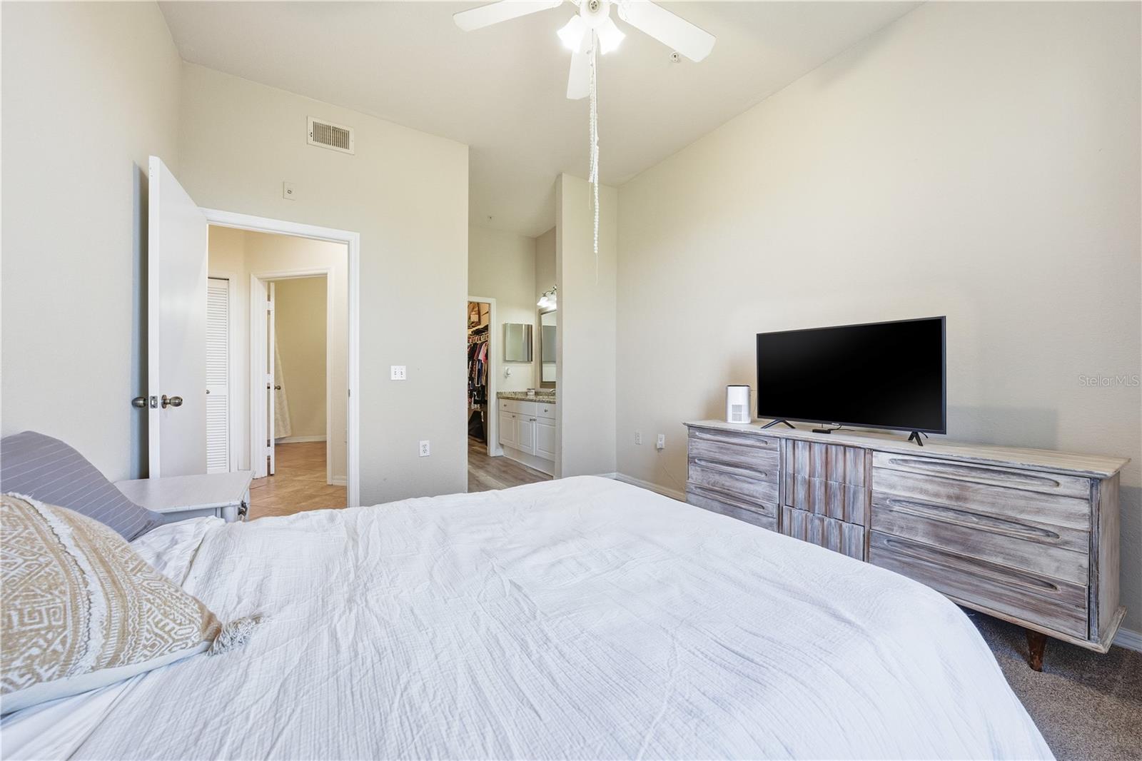 Image 24 of 54 For 5140 Northridge Road 306