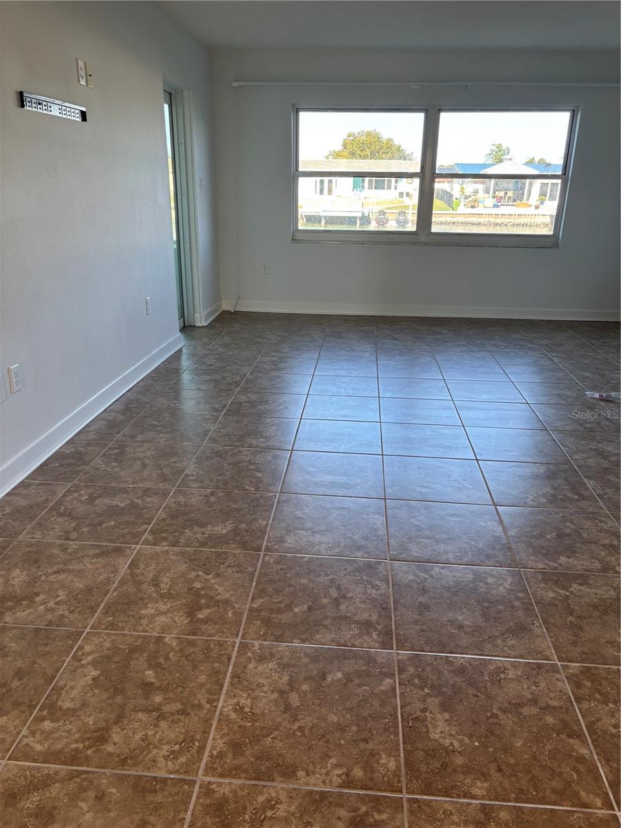 Image 14 of 22 For 4725 Cove Circle 104