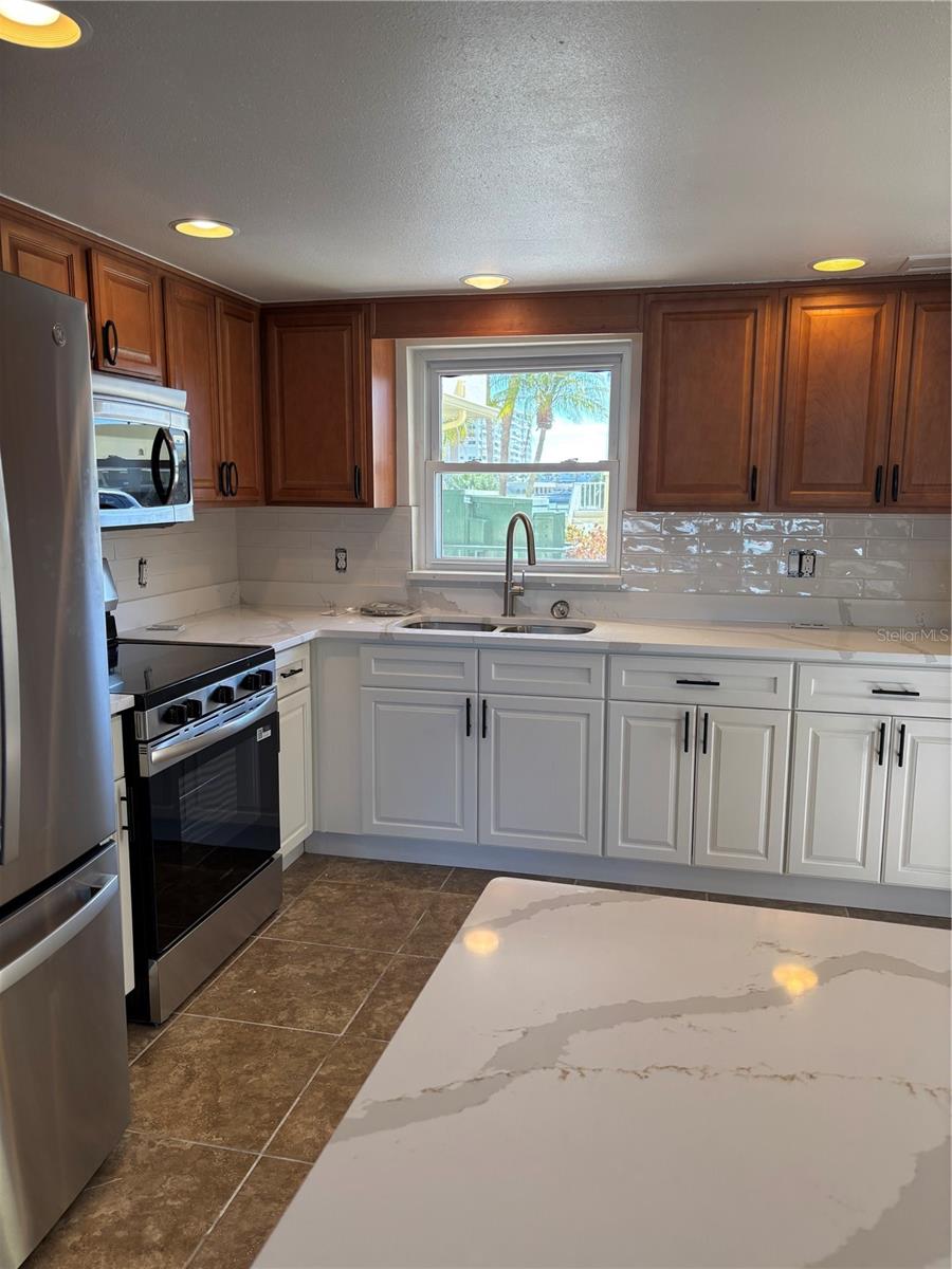 Image 6 of 22 For 4725 Cove Circle 104