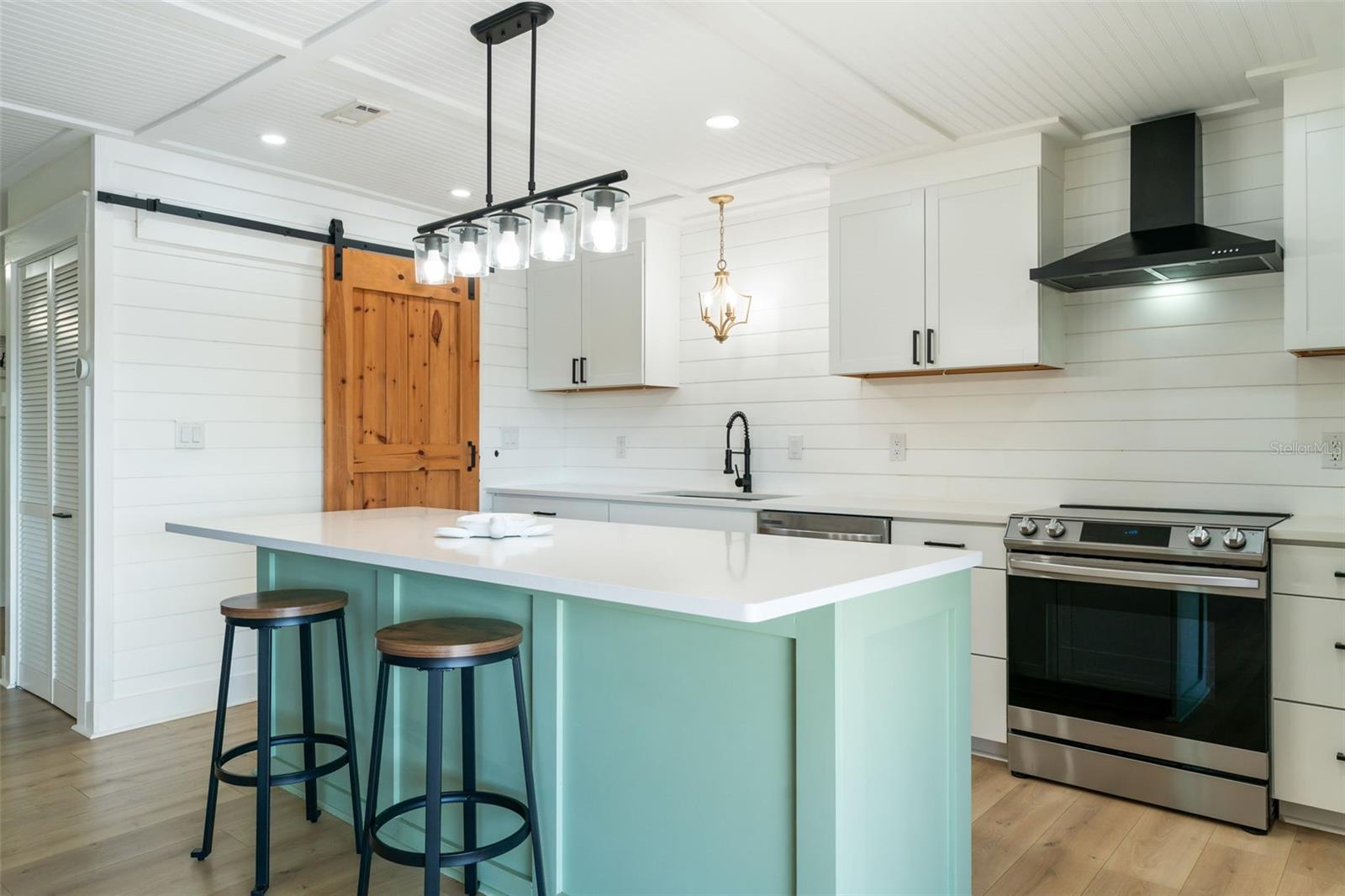 Image 11 of 39 For 724 115th Avenue N 2202