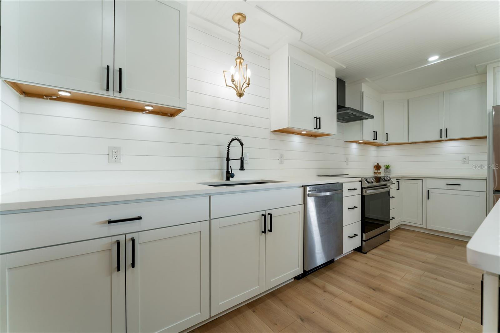 Image 14 of 39 For 724 115th Avenue N 2202