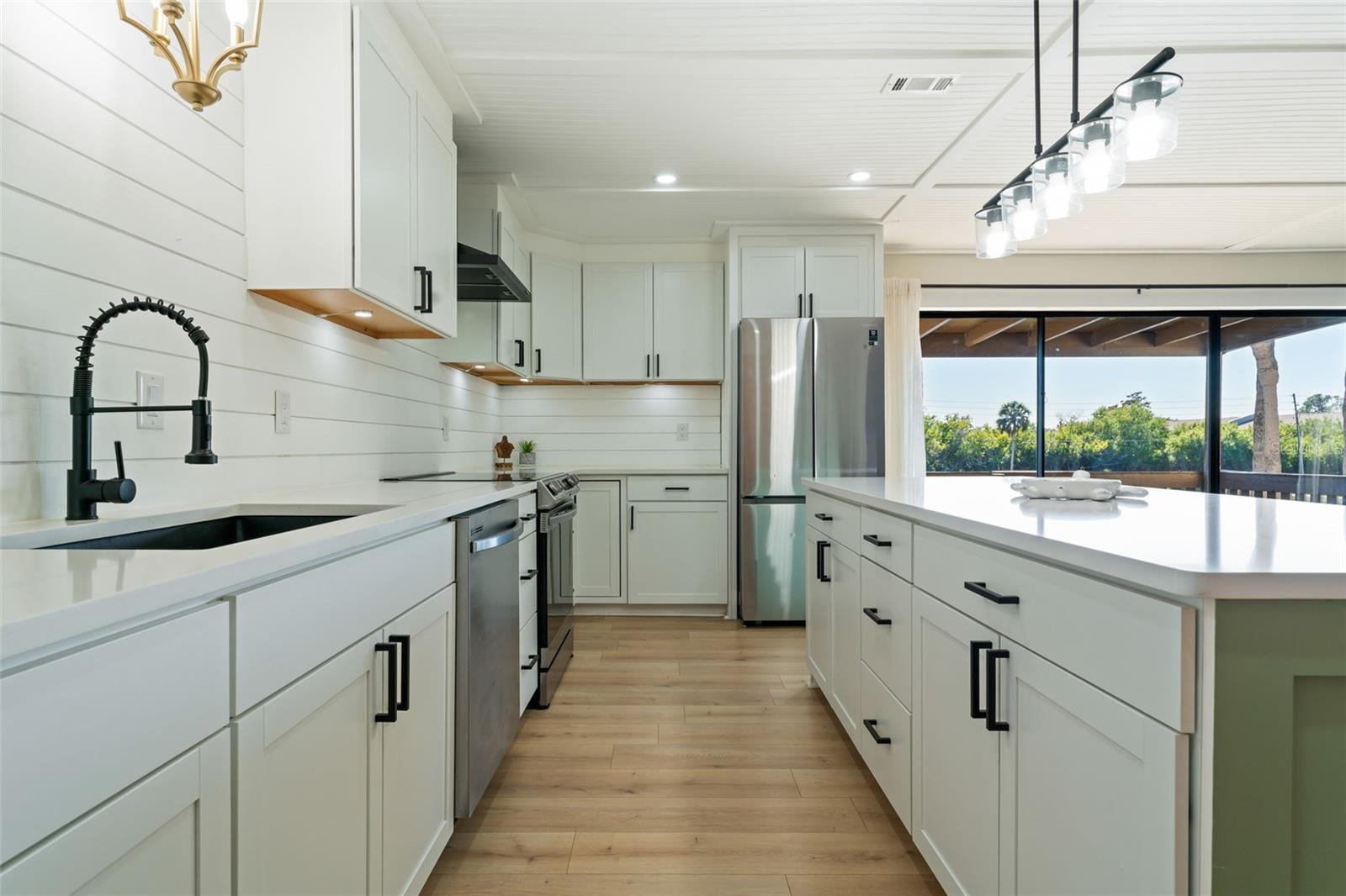 Image 15 of 39 For 724 115th Avenue N 2202