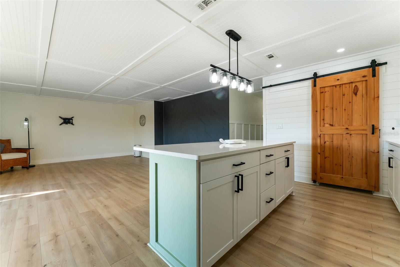 Image 18 of 39 For 724 115th Avenue N 2202