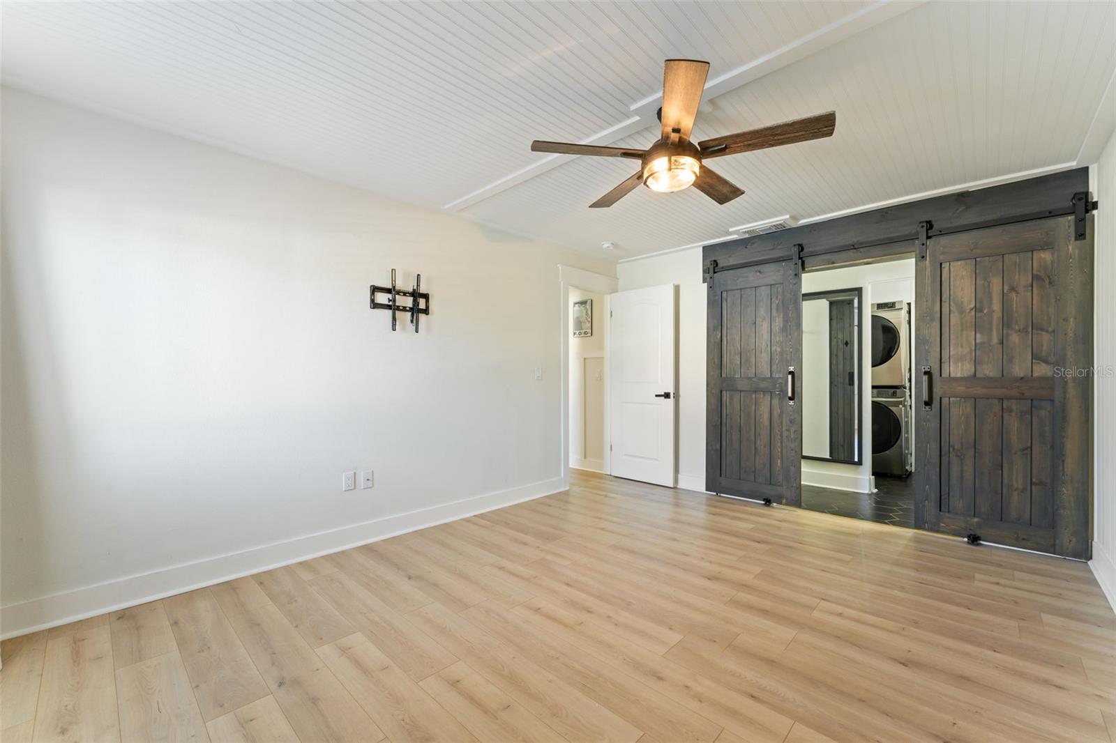 Image 22 of 39 For 724 115th Avenue N 2202