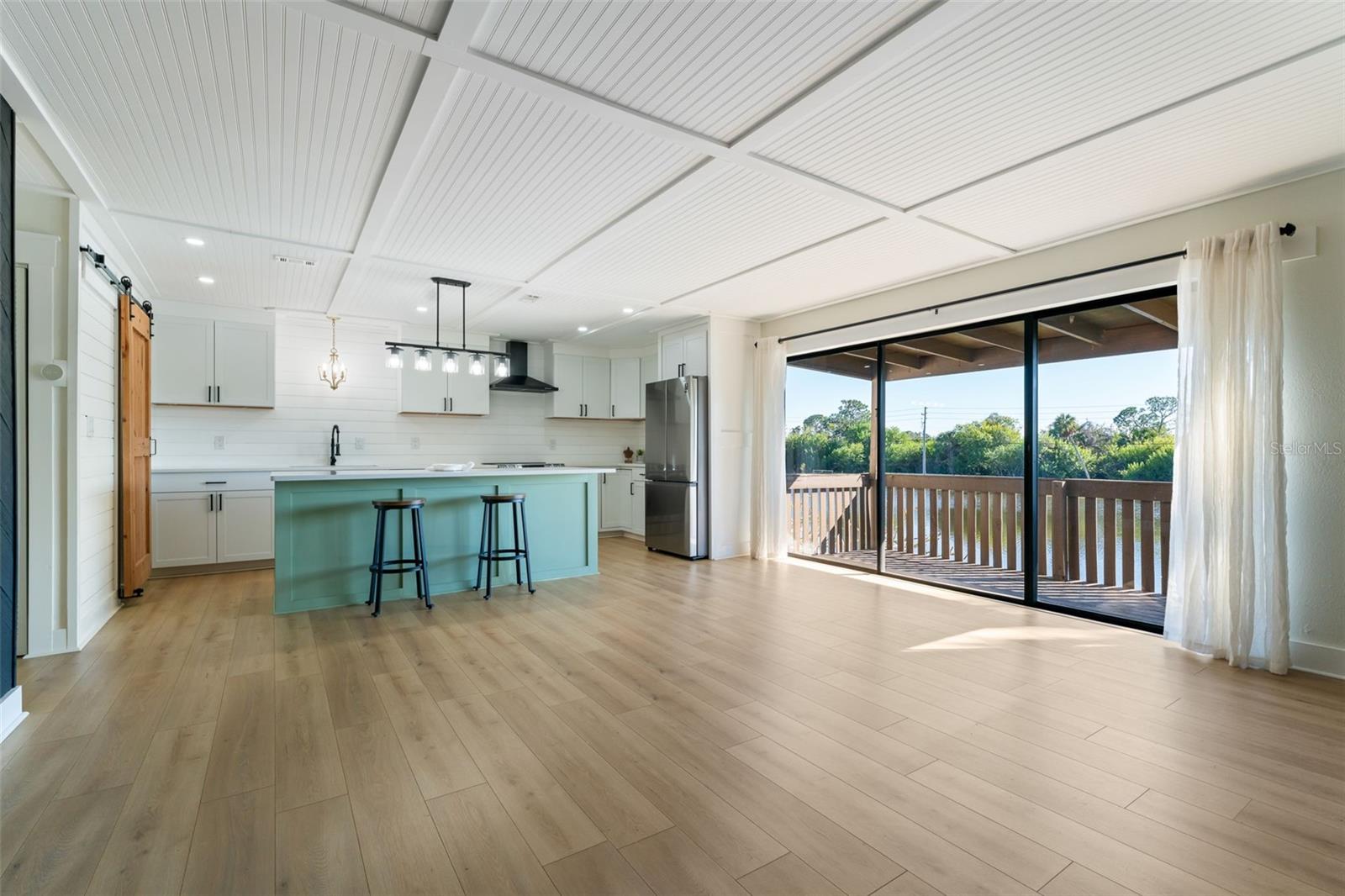 Image 7 of 39 For 724 115th Avenue N 2202