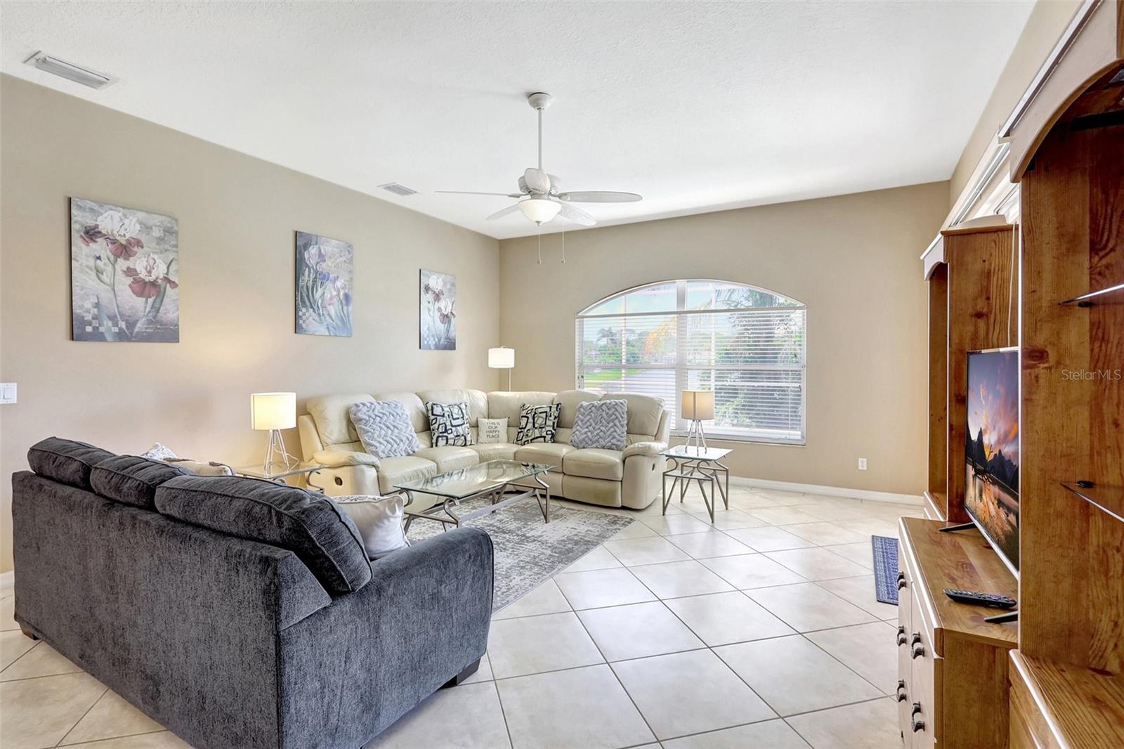 Listing photo id 9 for 4805 Bookelia Circle