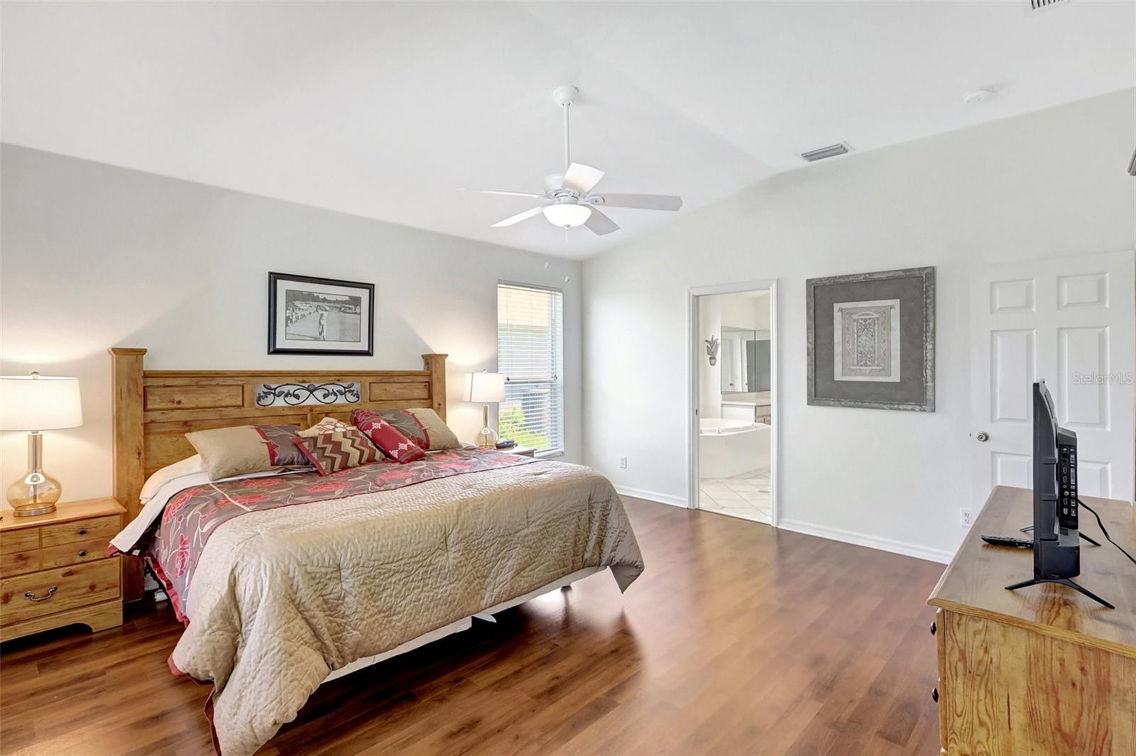 Listing photo id 12 for 4805 Bookelia Circle