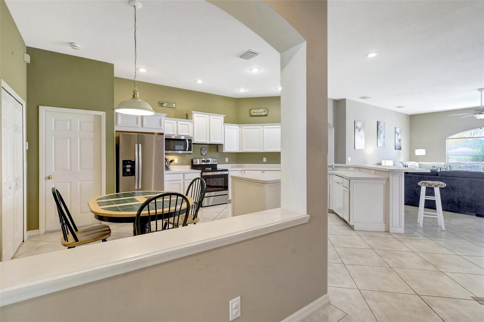 Listing photo id 3 for 4805 Bookelia Circle