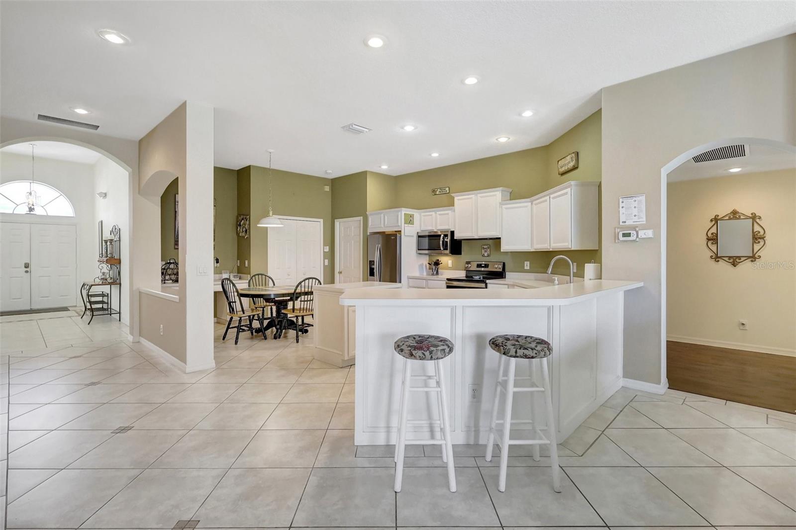 Listing photo id 4 for 4805 Bookelia Circle