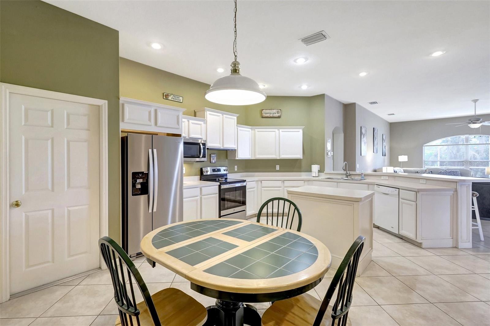 Listing photo id 5 for 4805 Bookelia Circle