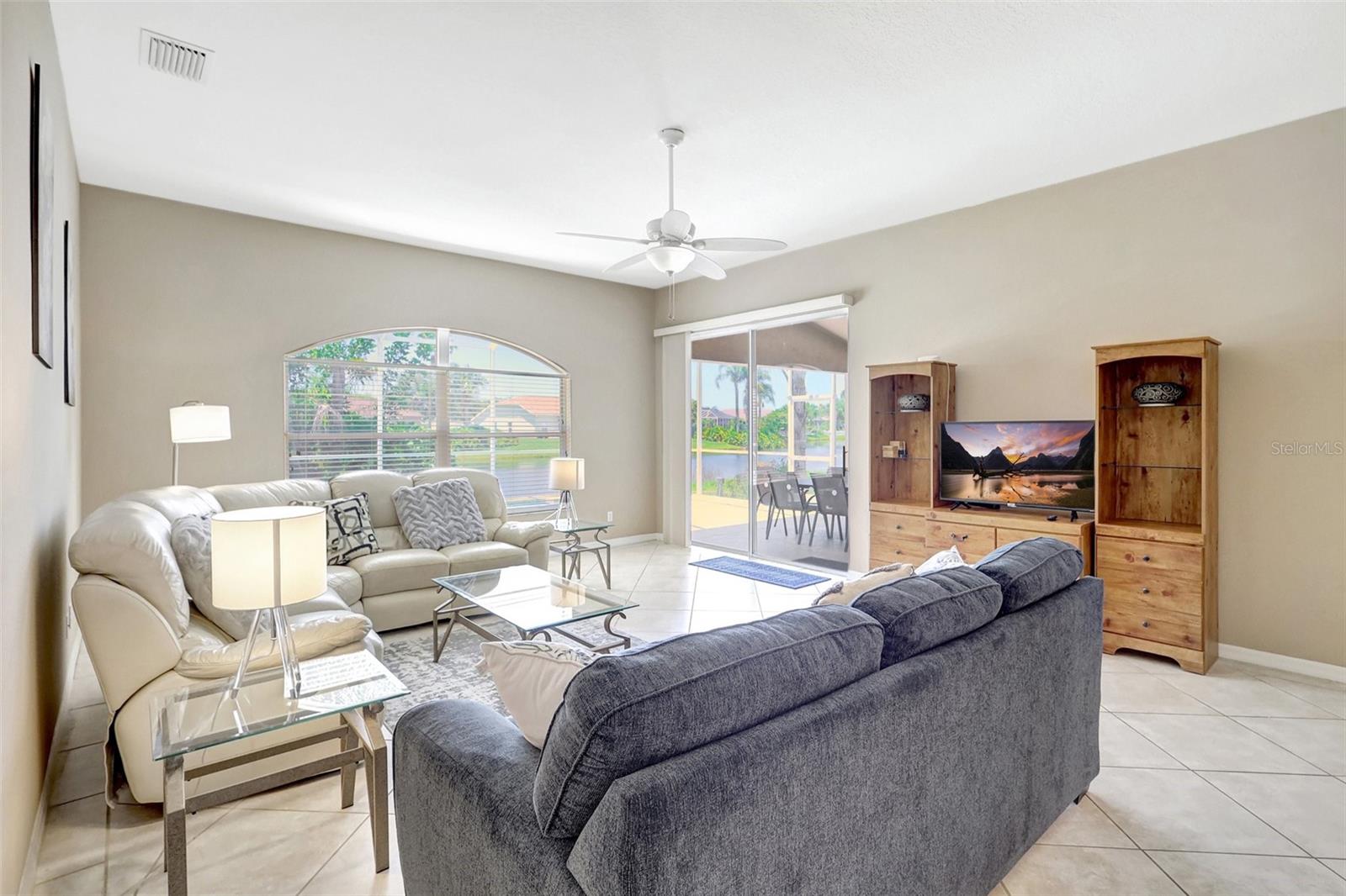 Listing photo id 7 for 4805 Bookelia Circle