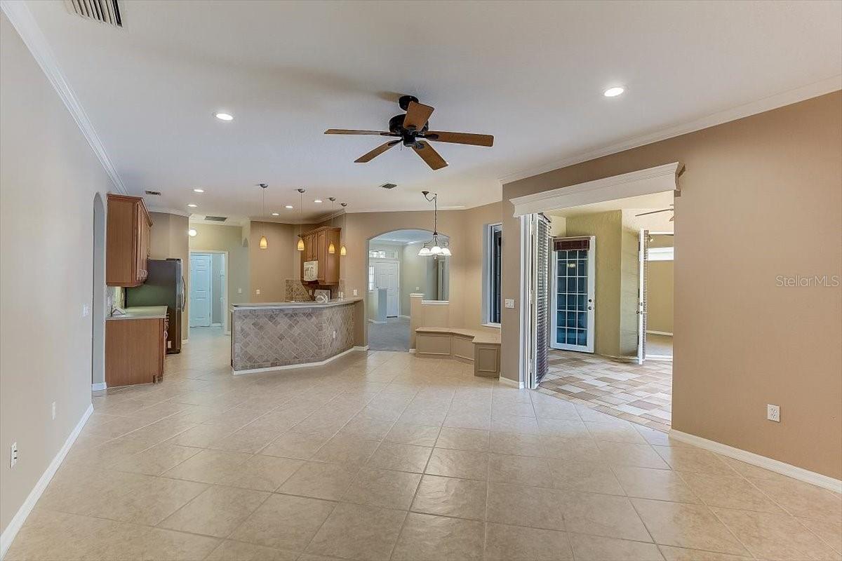 Image 12 of 40 For 6214 Warbler Lane