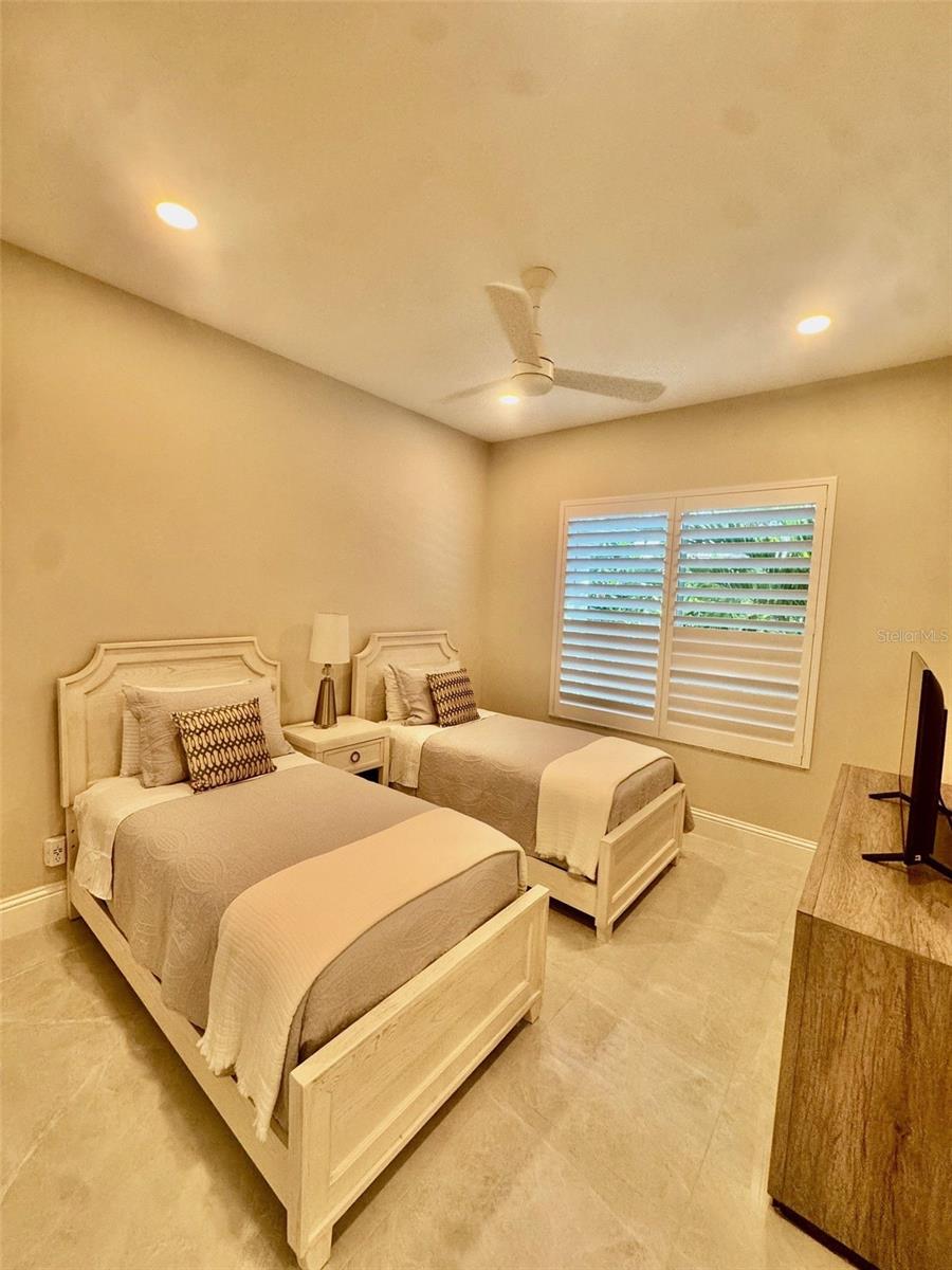 Image 15 of 24 For 32 Bayhead Lane