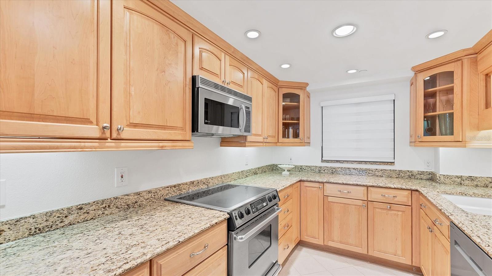 Image 14 of 54 For 1100 Benjamin Franklin Drive 603