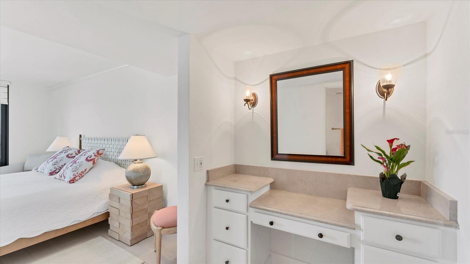 Image 21 of 54 For 1100 Benjamin Franklin Drive 603