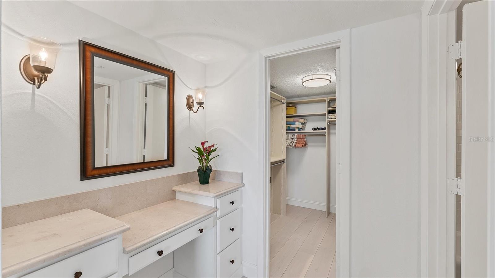 Image 22 of 54 For 1100 Benjamin Franklin Drive 603