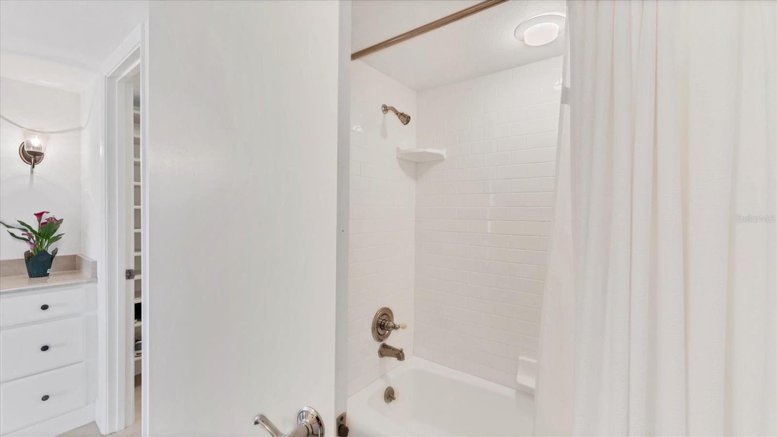 Image 24 of 54 For 1100 Benjamin Franklin Drive 603