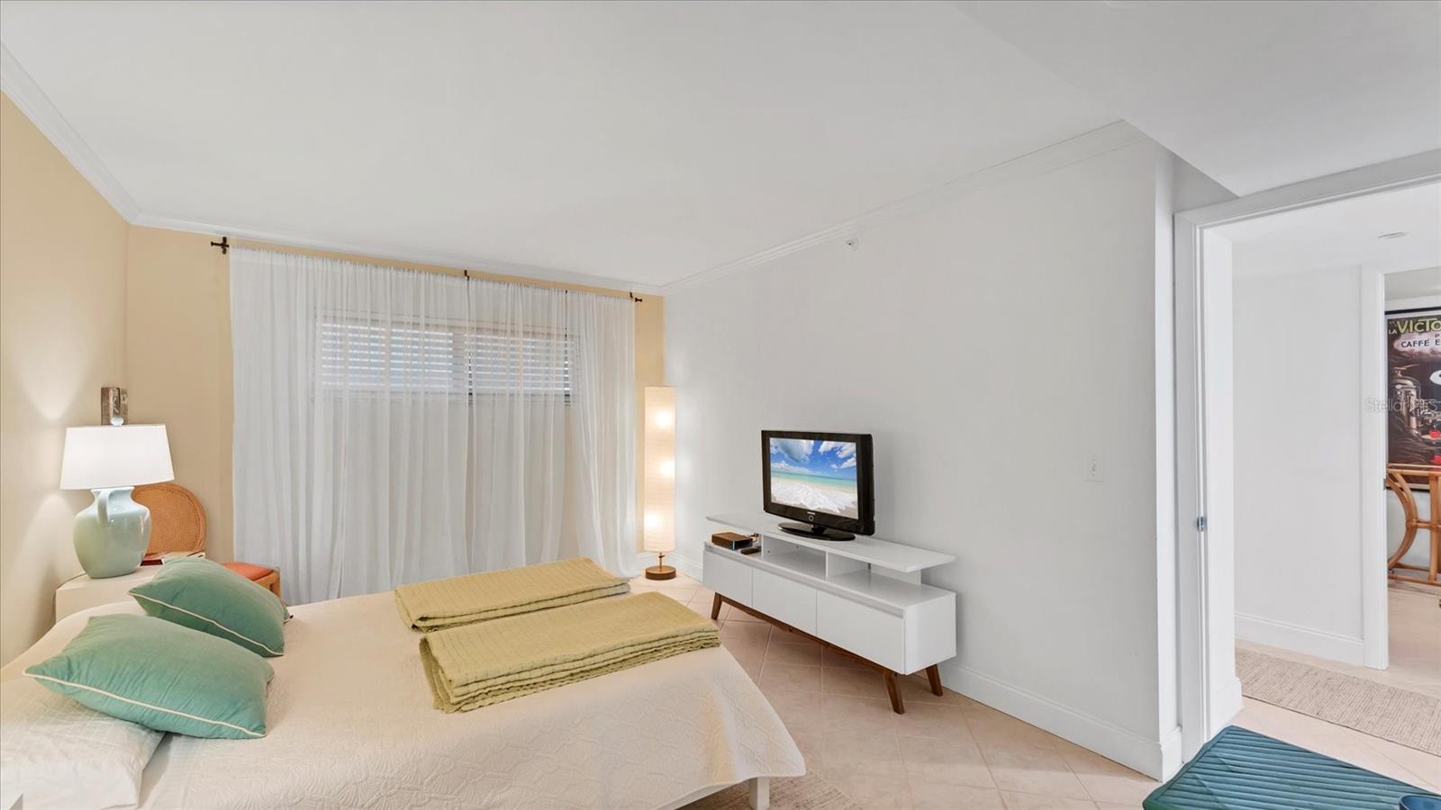 Image 27 of 54 For 1100 Benjamin Franklin Drive 603