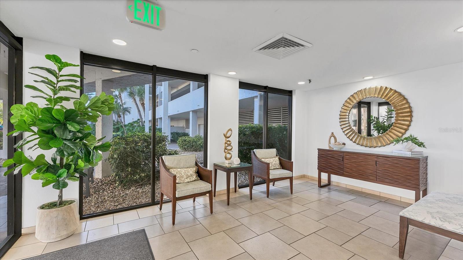 Image 37 of 54 For 1100 Benjamin Franklin Drive 603