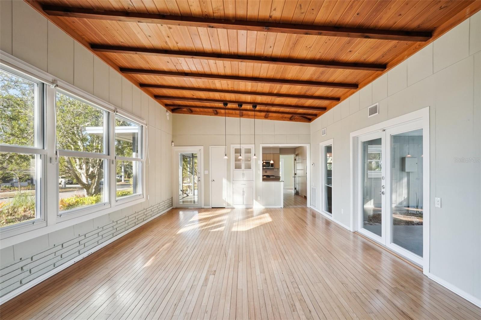 Image 10 of 47 For 349 Scott Avenue