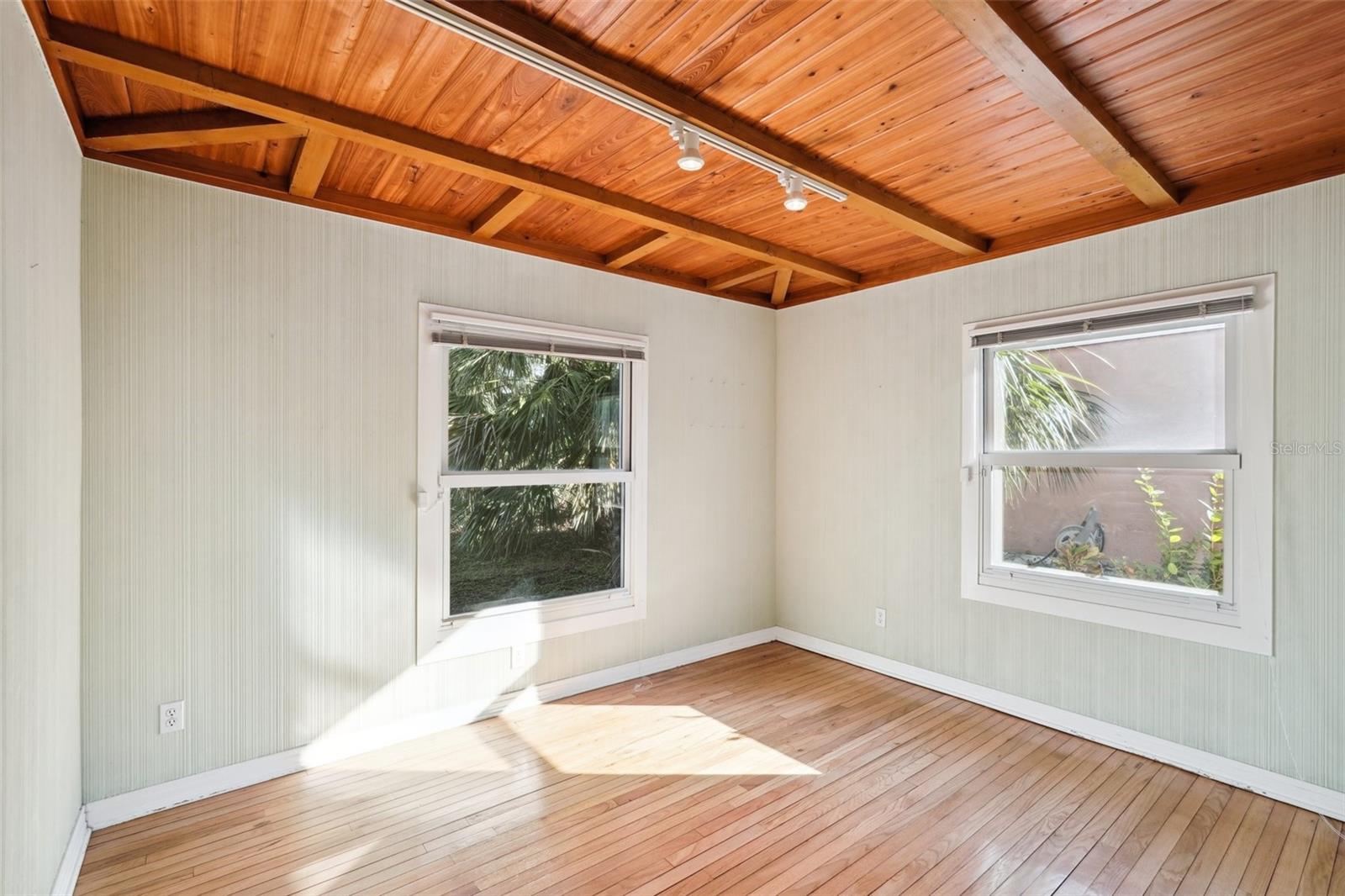 Image 11 of 47 For 349 Scott Avenue