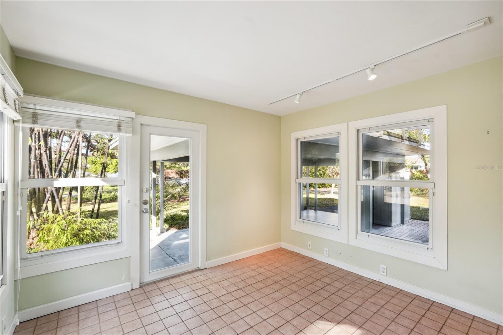 Image 12 of 47 For 349 Scott Avenue